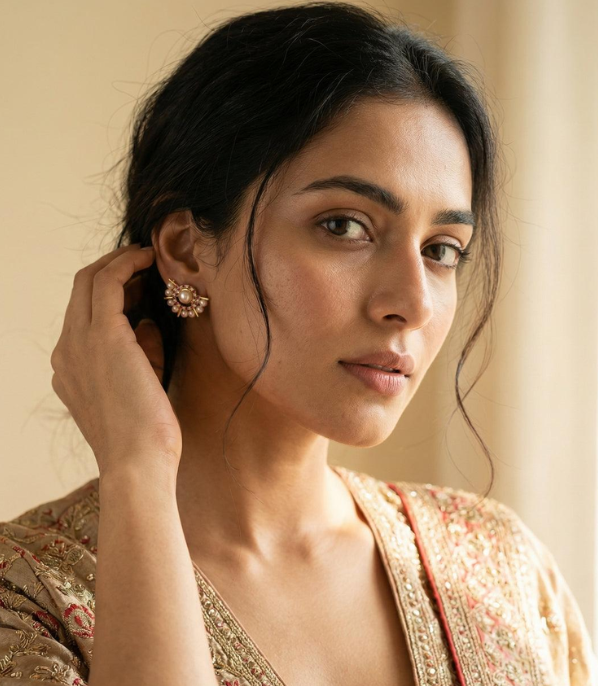 Top 10 Must-Have Earrings for Every Indian Woman: From Jhumkas to Modern Studs