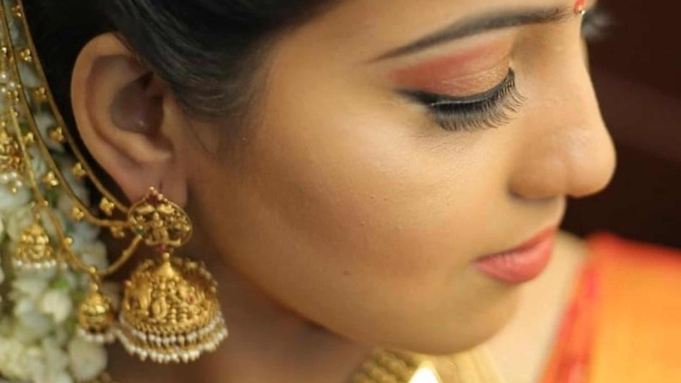 Small Jhumkas vs Big Jhumkas: How to Choose Based on Your Face Shape