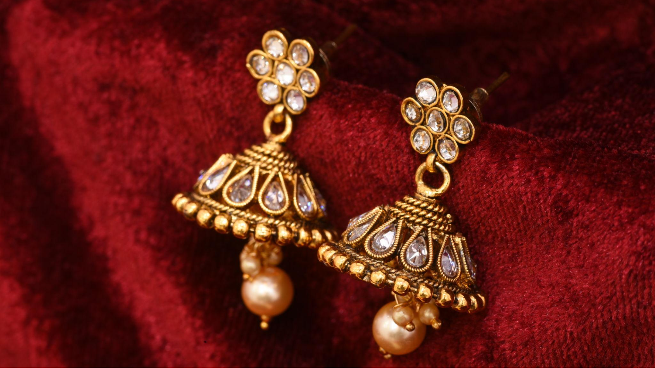 Anti-tarnish Jewellery vs Regular Artificial Jewellery: Which Is Worth Your Money?