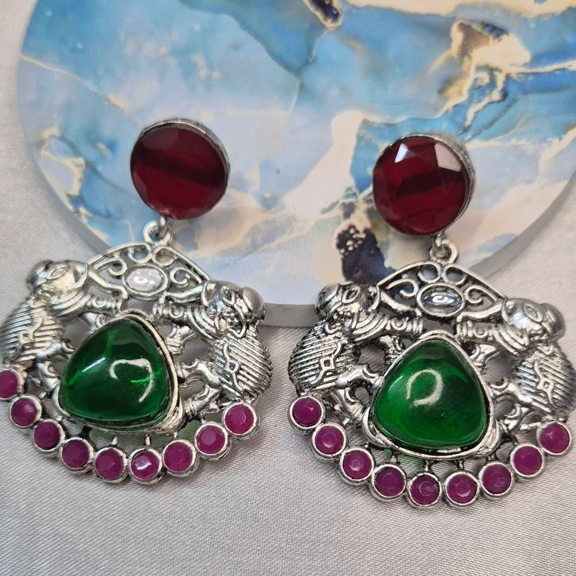 Oxidised Dual elephant motif with green and ruby red stones
