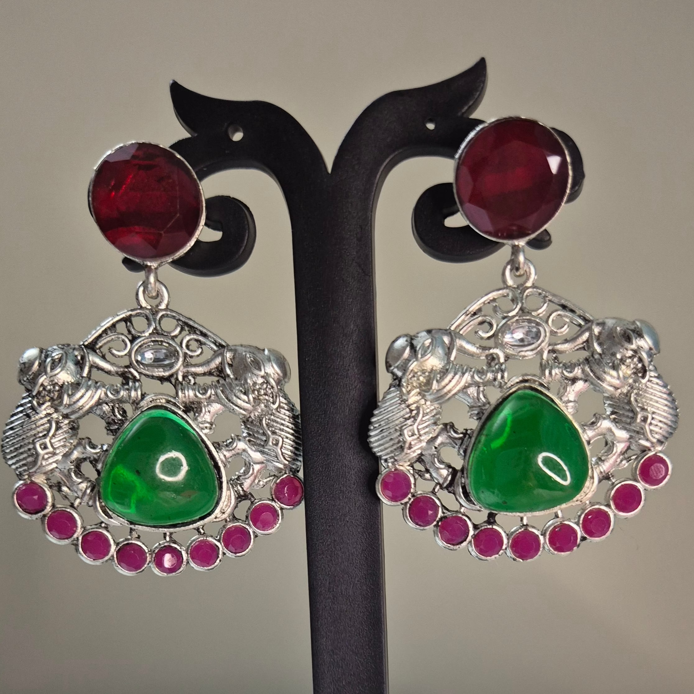 Oxidised Dual elephant motif with green and ruby red stones
