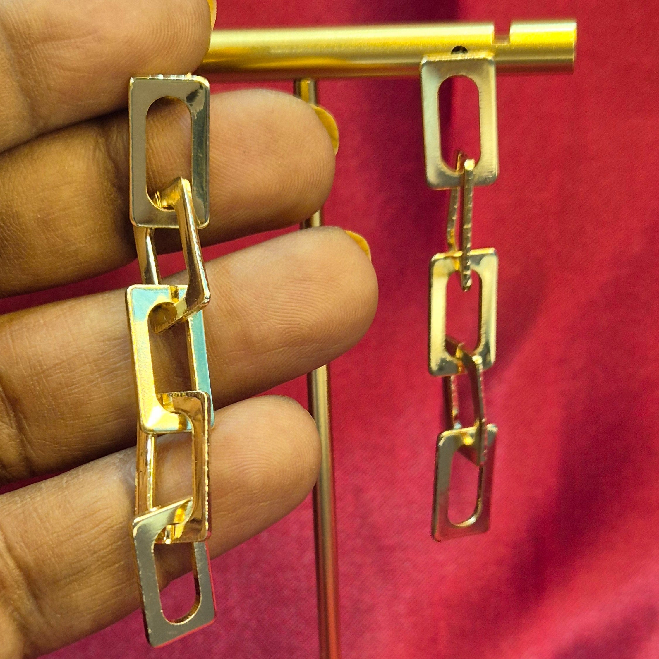 Golden chain loop dangler