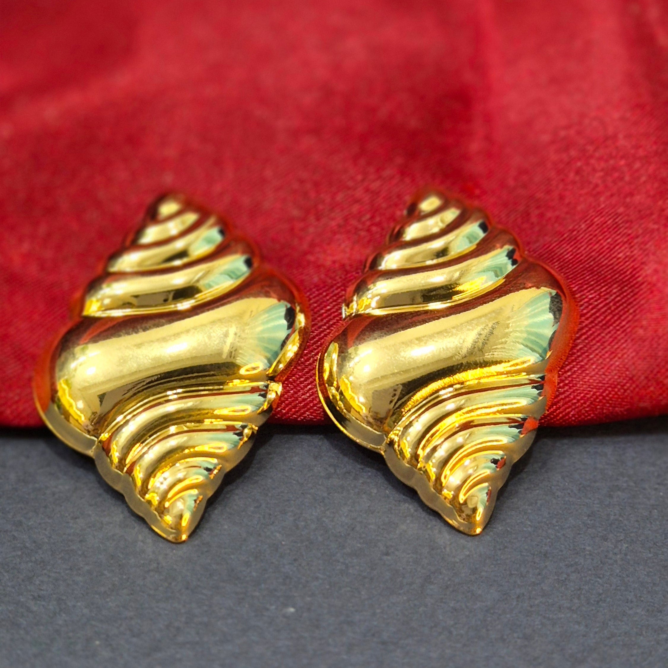 Anti tarnish sea shell conch stud