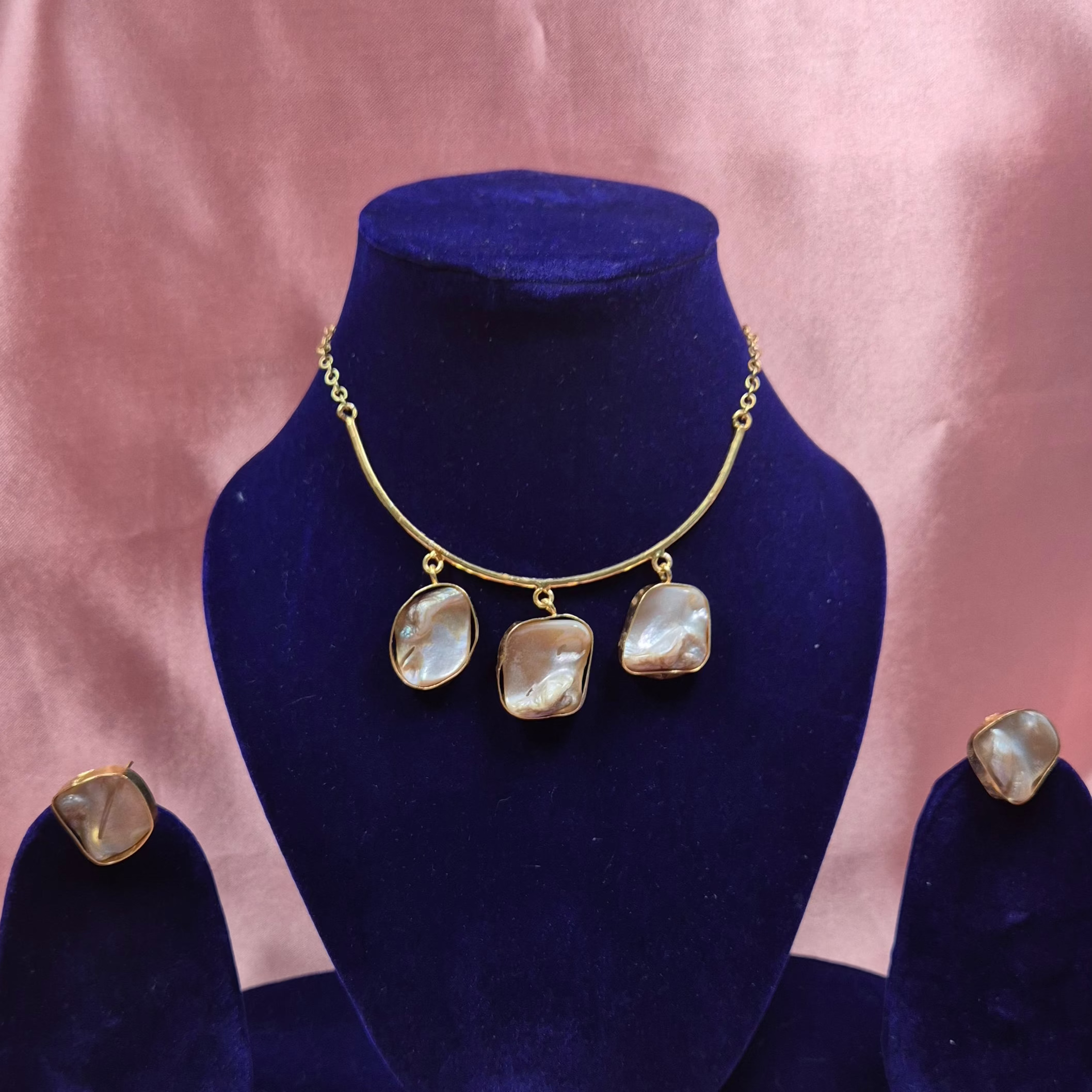 Mother of pearl set in half hasli and half chain model