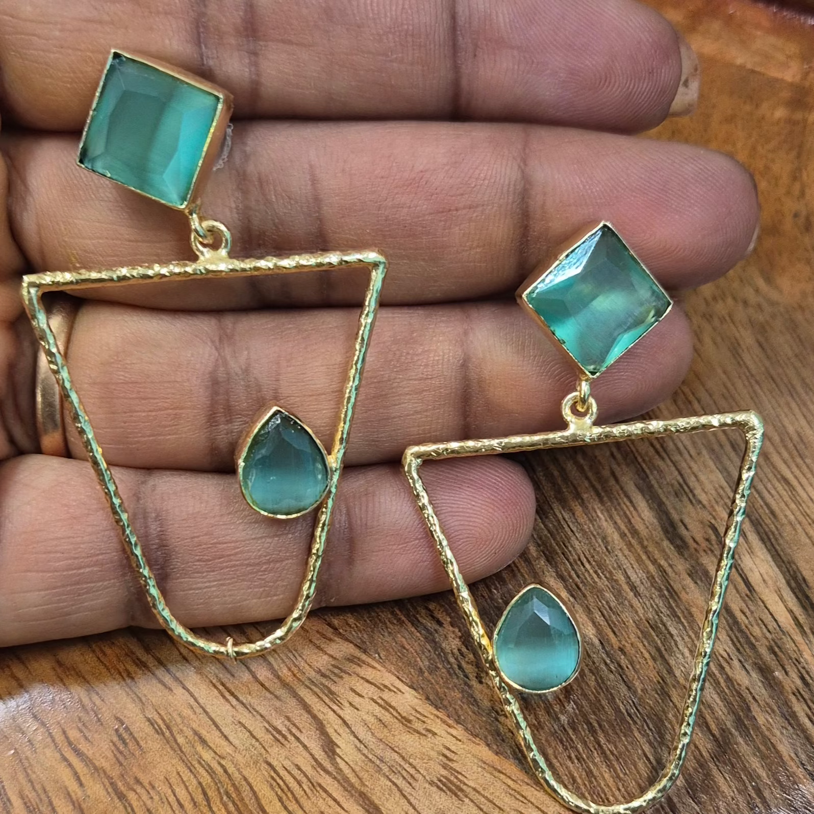 Anti tarnish simple loop dangler