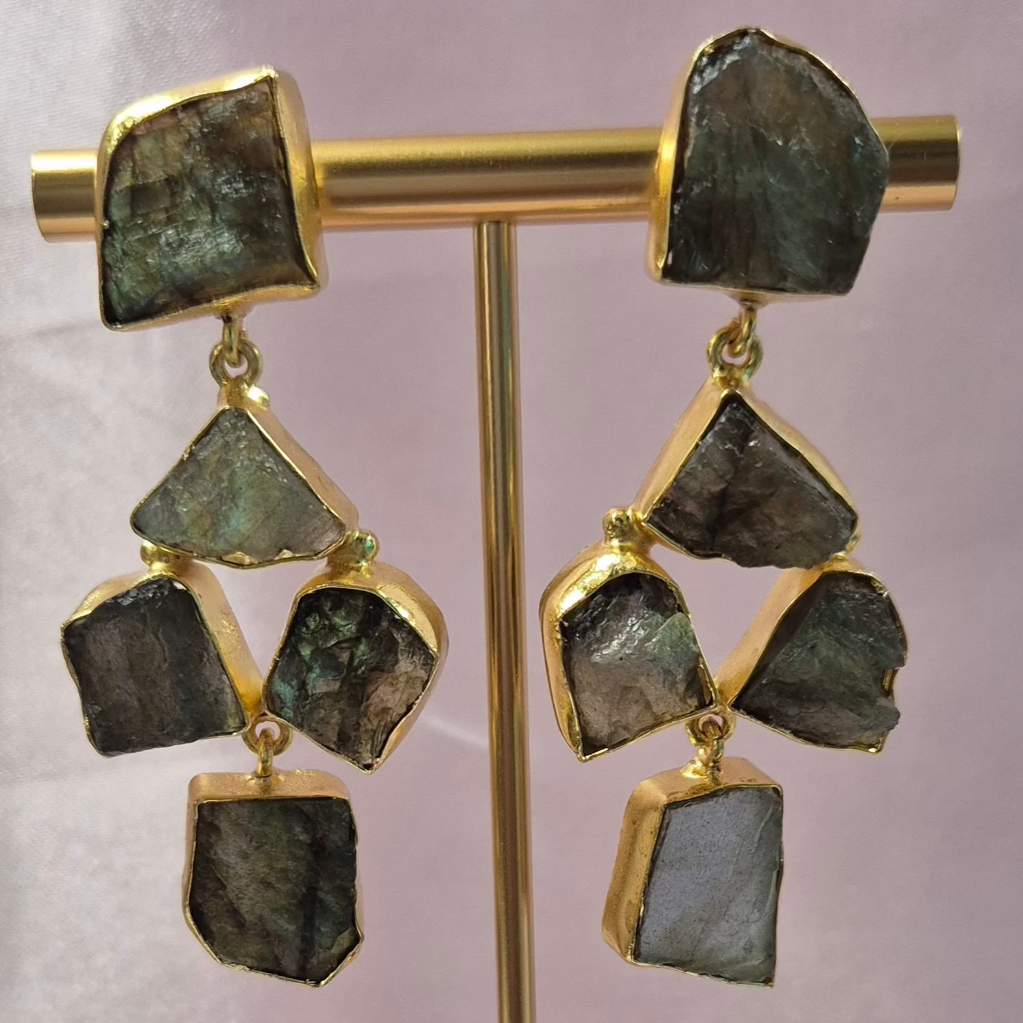 Natural stone danglers