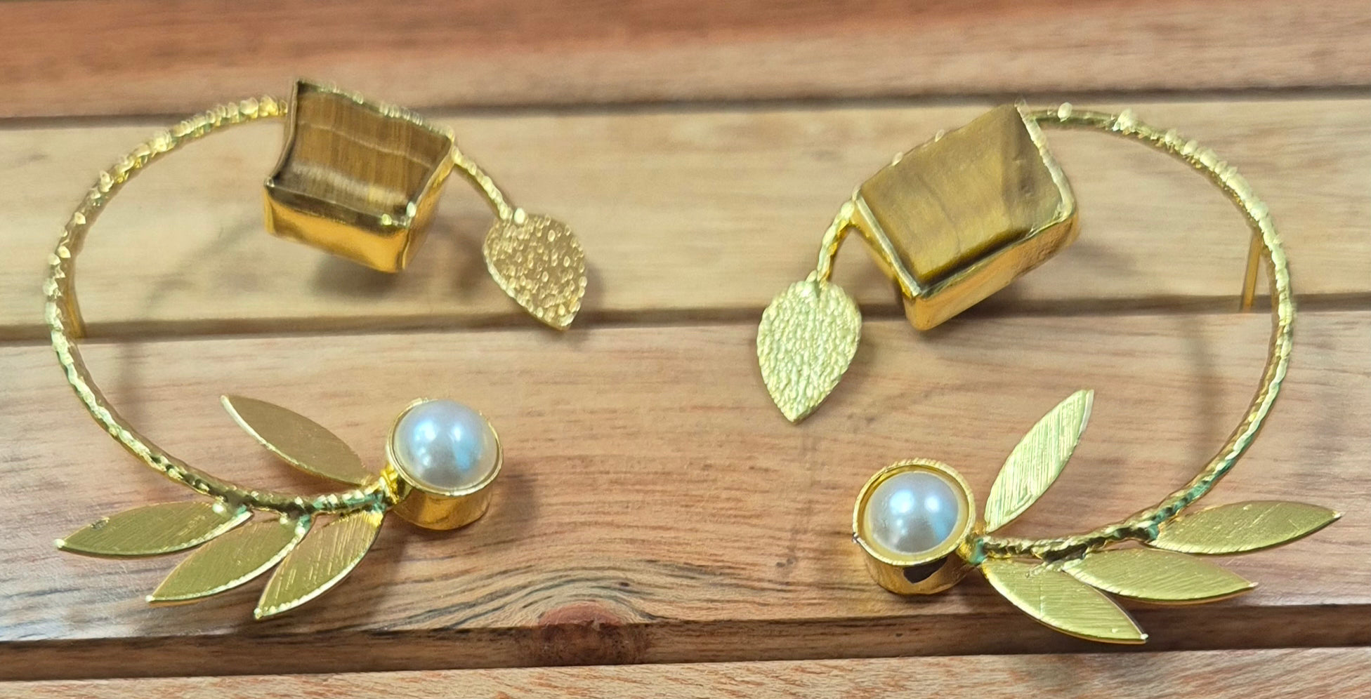 Semi circular stud
