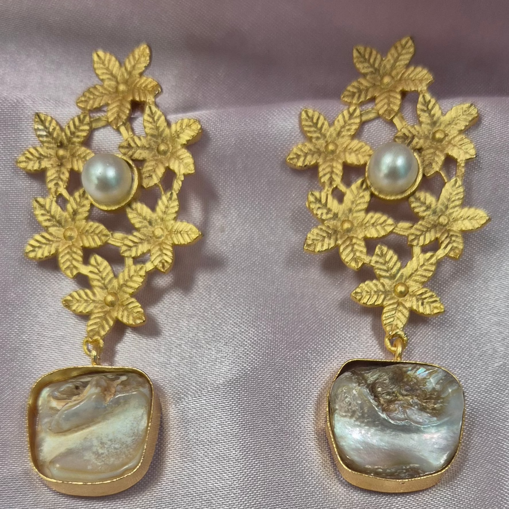 Mother of pearl dangler