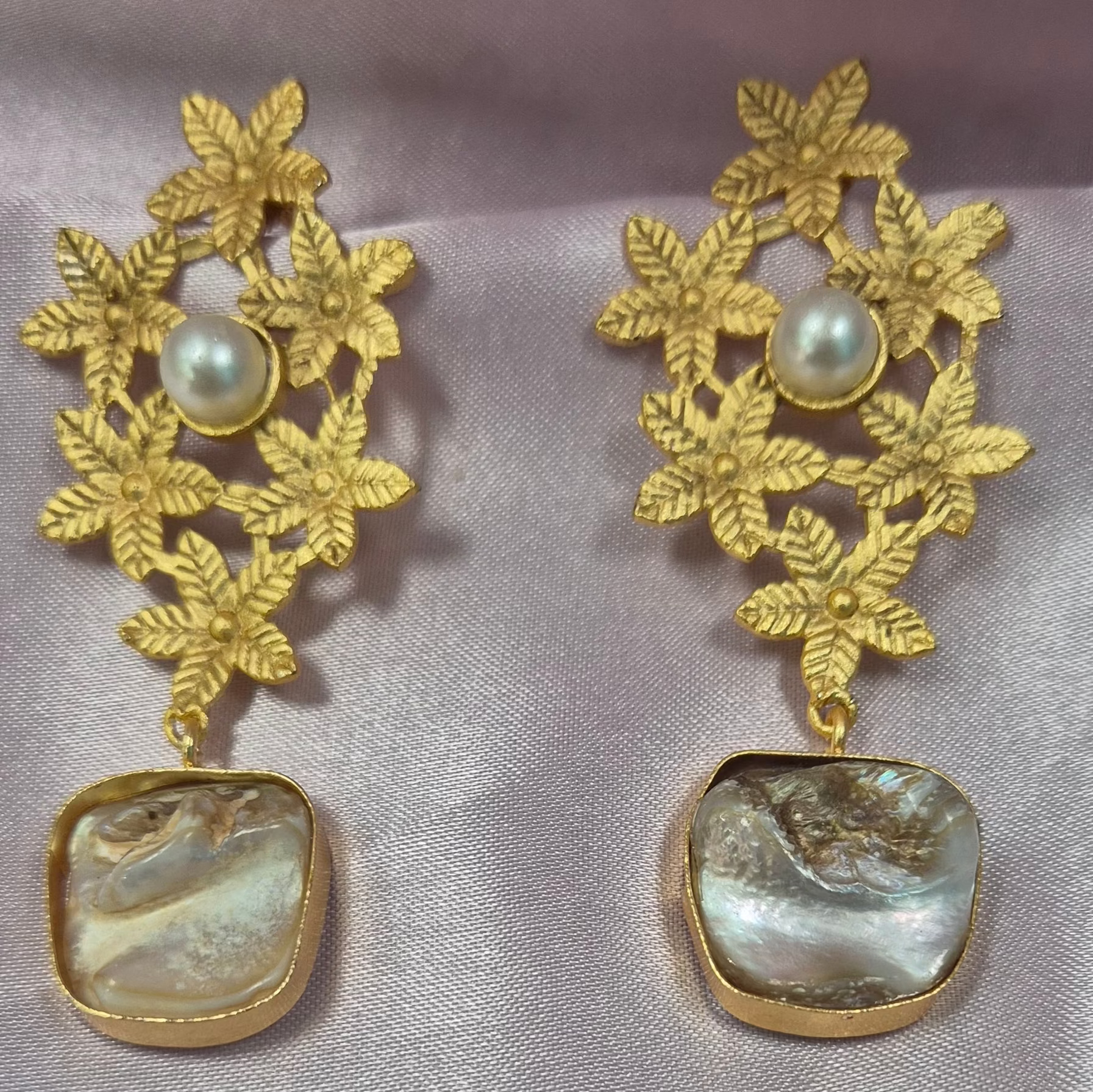 Mother of pearl dangler