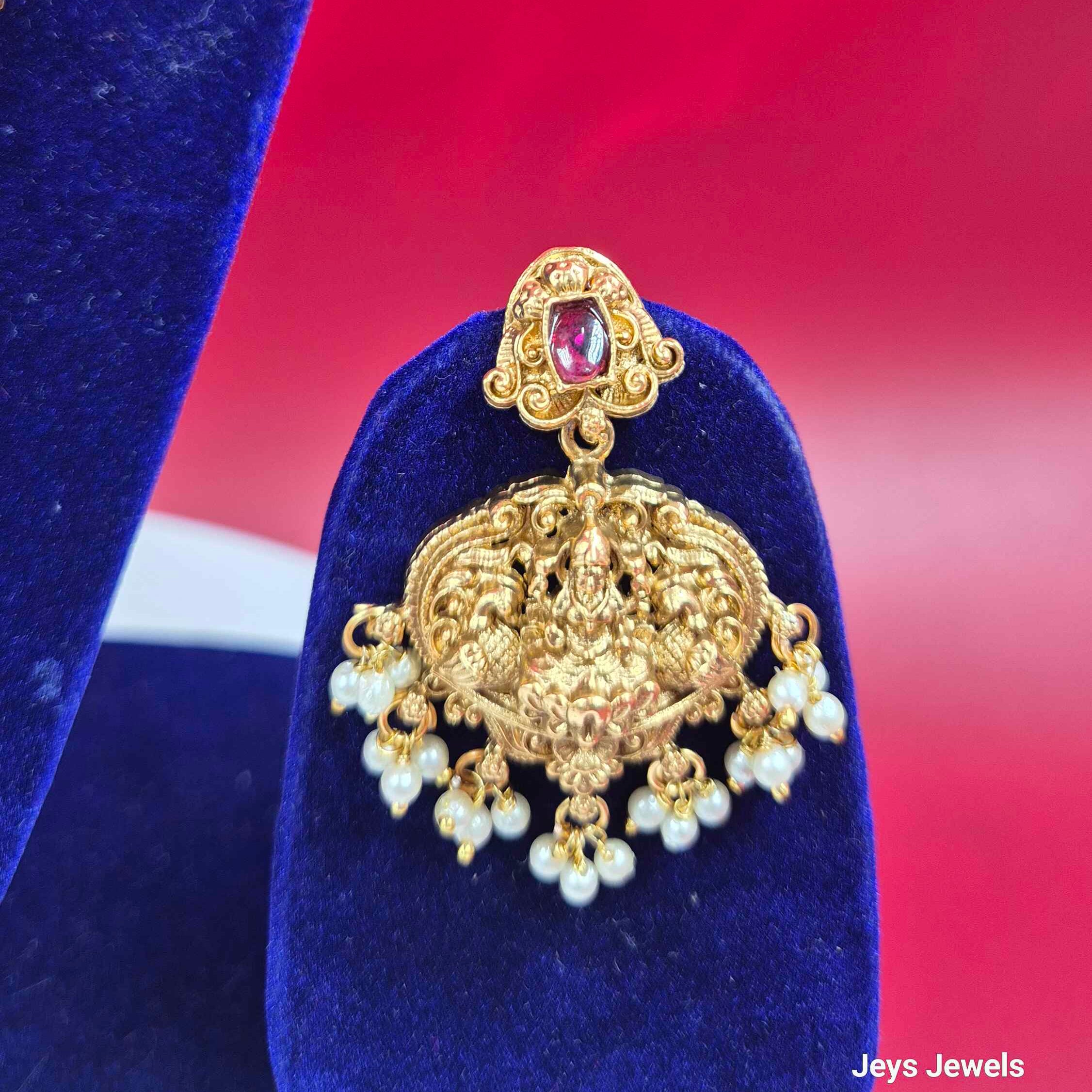 Antique Lakshmi Pendant Necklace Set with Pearl Drops – Traditional Temple Jewelry for Women