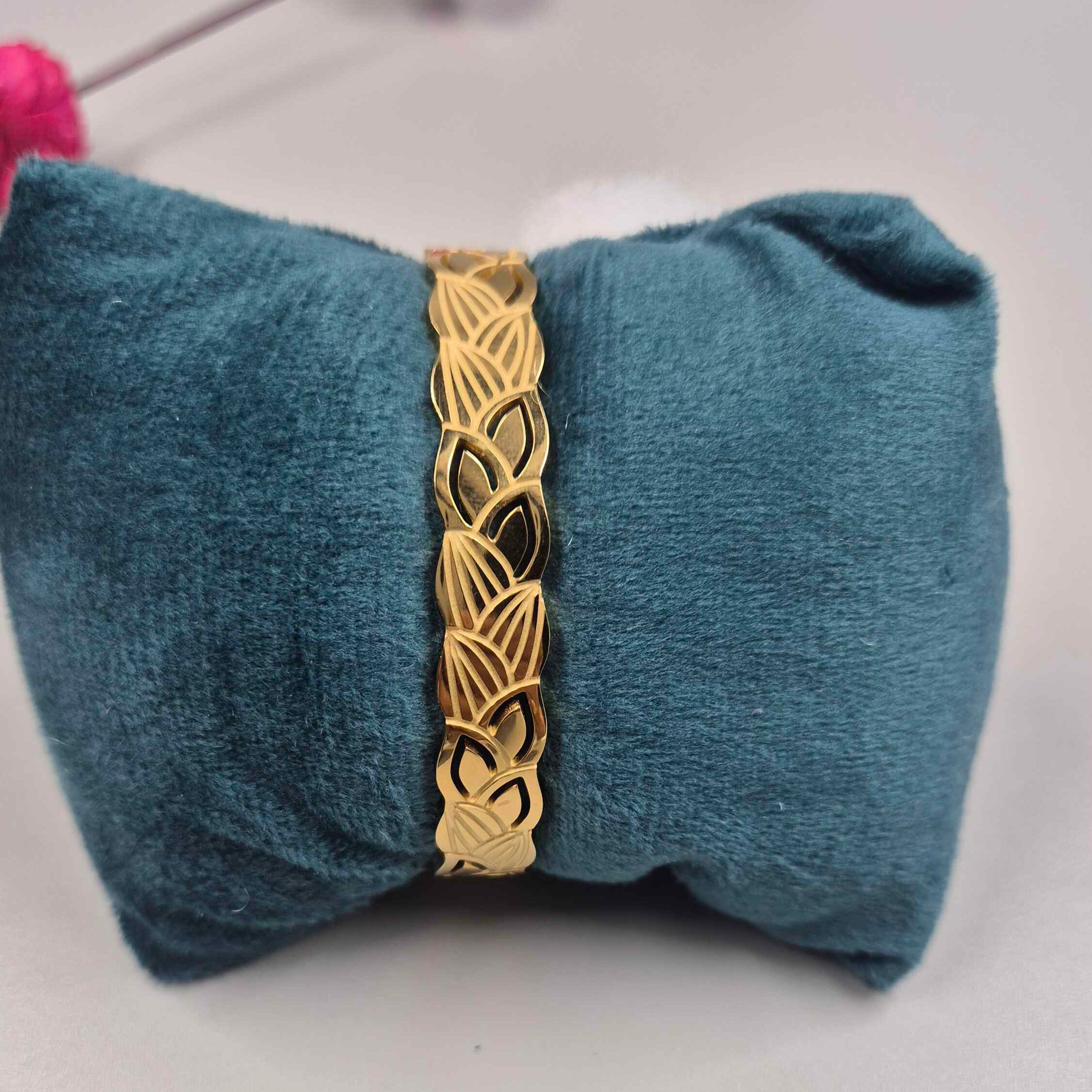 Elegant Leaf Pattern Gold Bracelet for Women | Minimalist Cutwork Designer Kada
