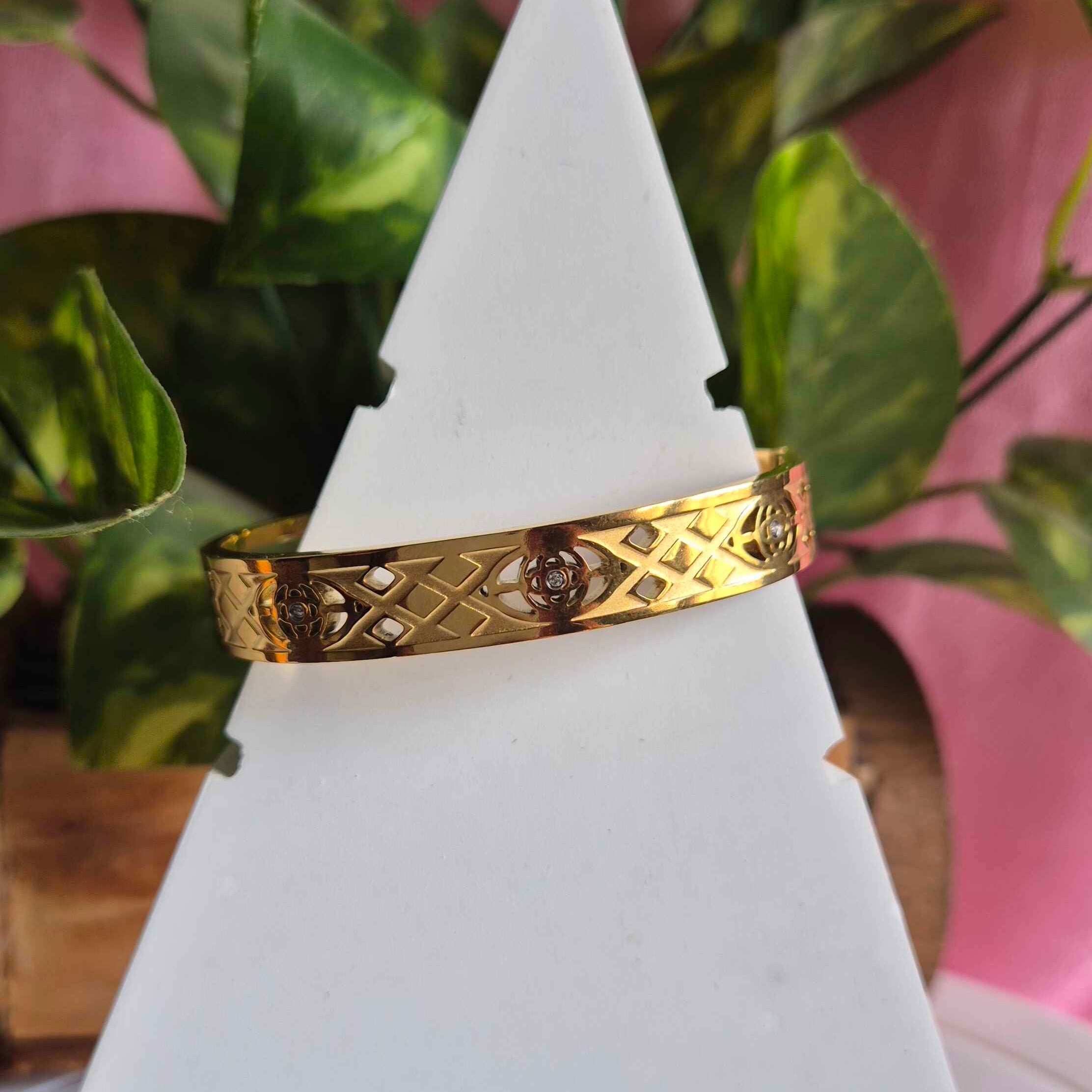 Elegant Gold-Tone Floral Pattern Korean/Kada Bracelet for Women | Designer Cuff Bangle