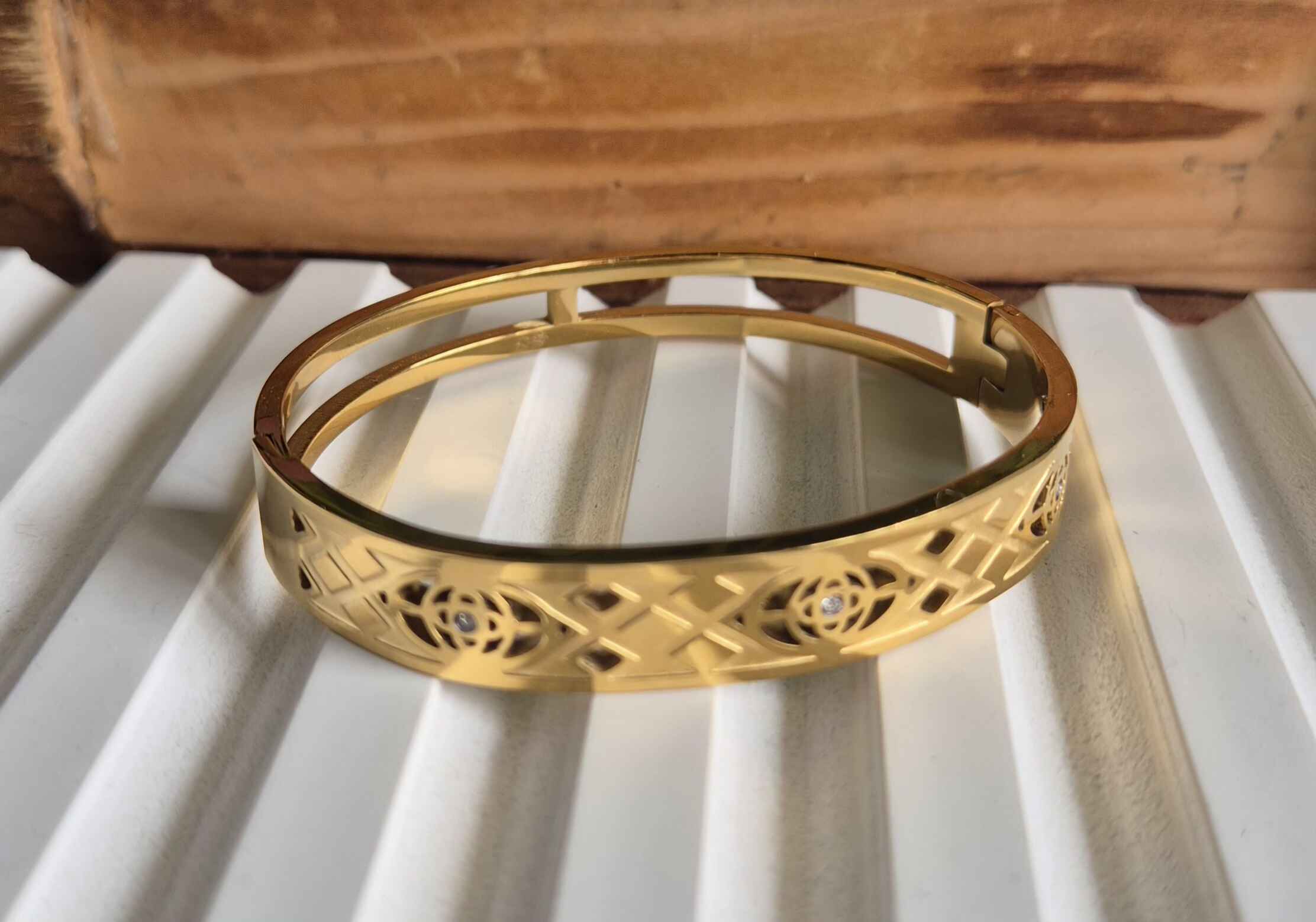 Elegant Gold-Tone Floral Pattern Korean/Kada Bracelet for Women | Designer Cuff Bangle