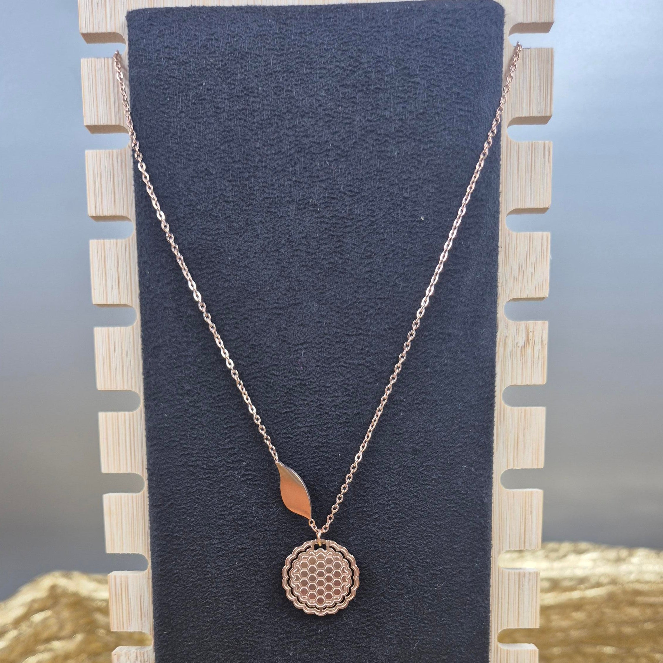 Rose Gold Floral Pendant chain for Women | Minimal Honeycomb pendant Charm Chain