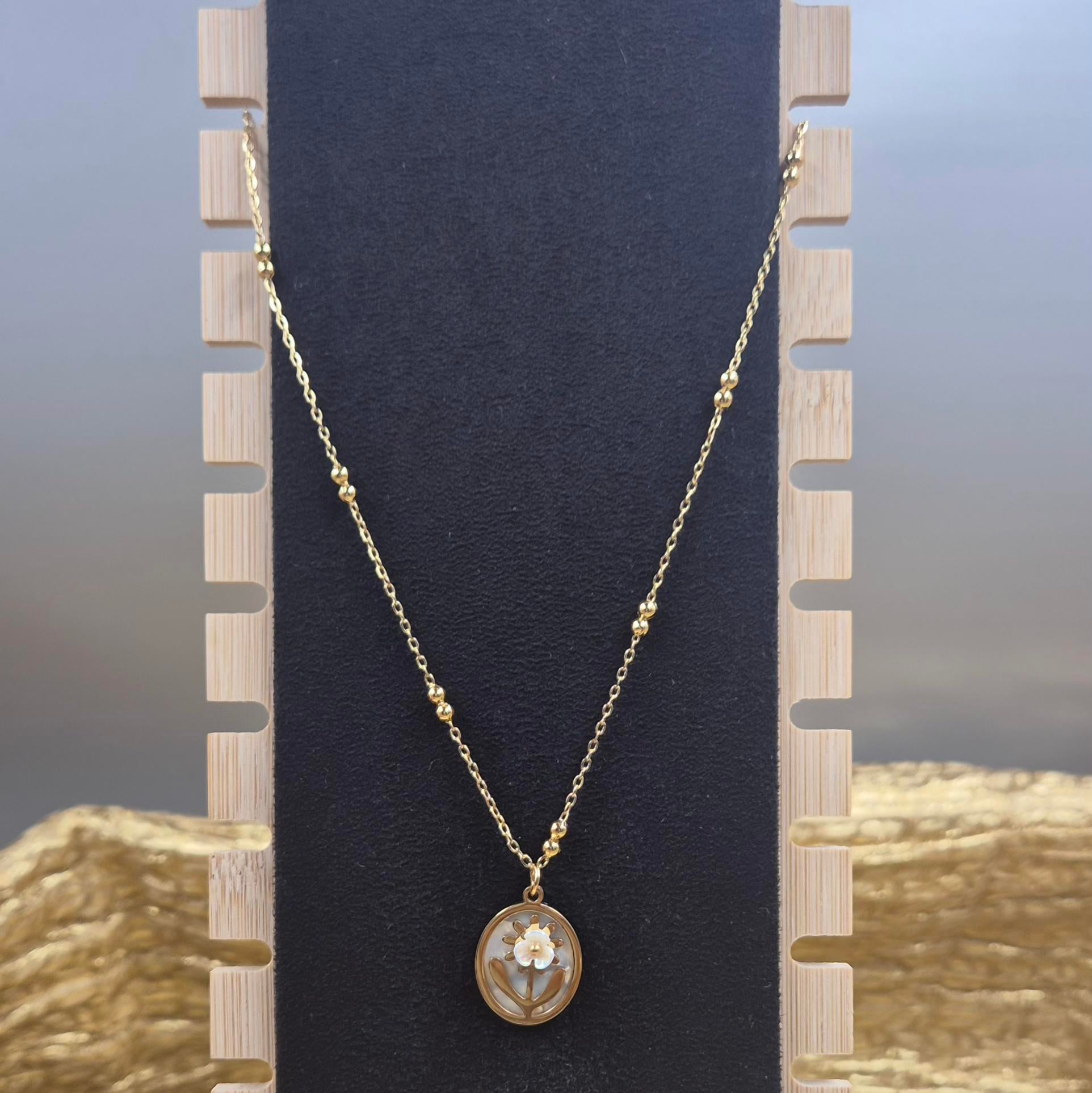 Elegant Floral Pendant  chainfor Women | Gold-Tone Daisy Charm Chain