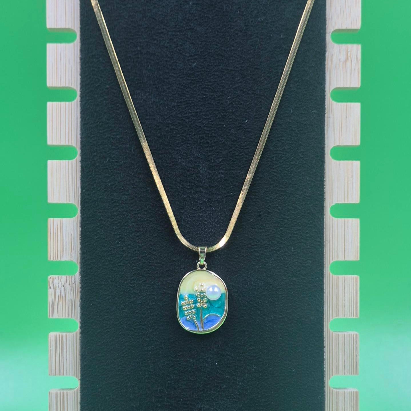 Nature-Inspired Pearl Pendant chain for Women | Elegant Gold-Tone Chain
