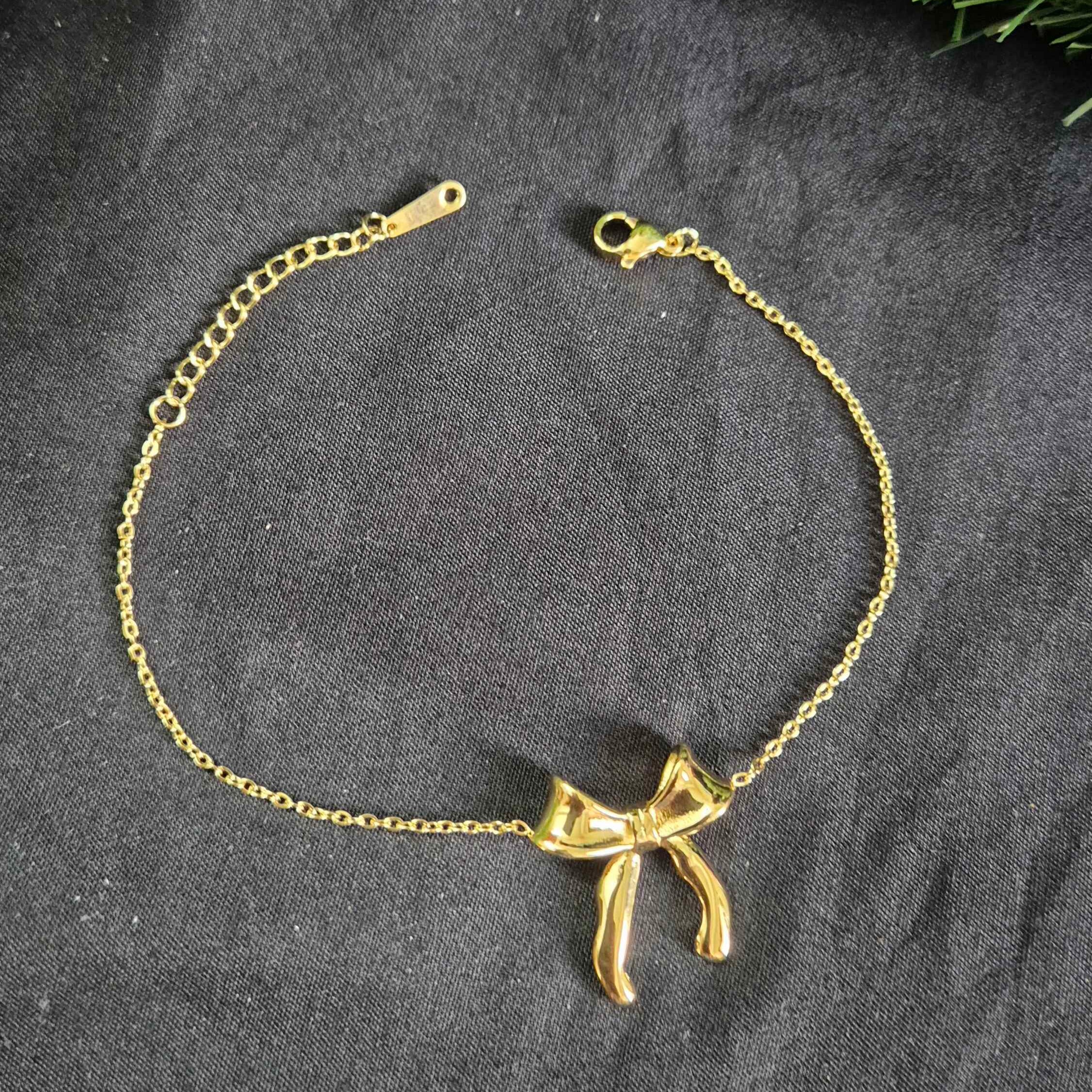 Anti tarnish Bow Charm Chain Bracelet with Sculpted Ribbon Center piece