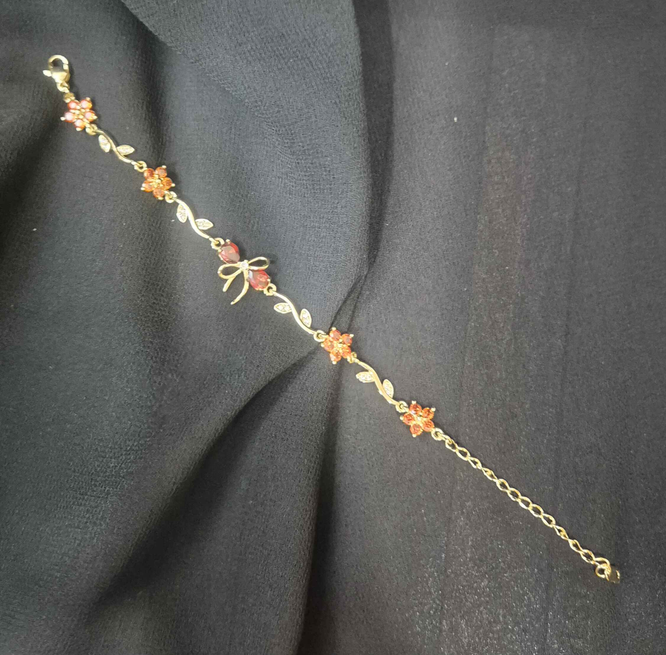 Honey coloured stones with bow design in middle bracelet