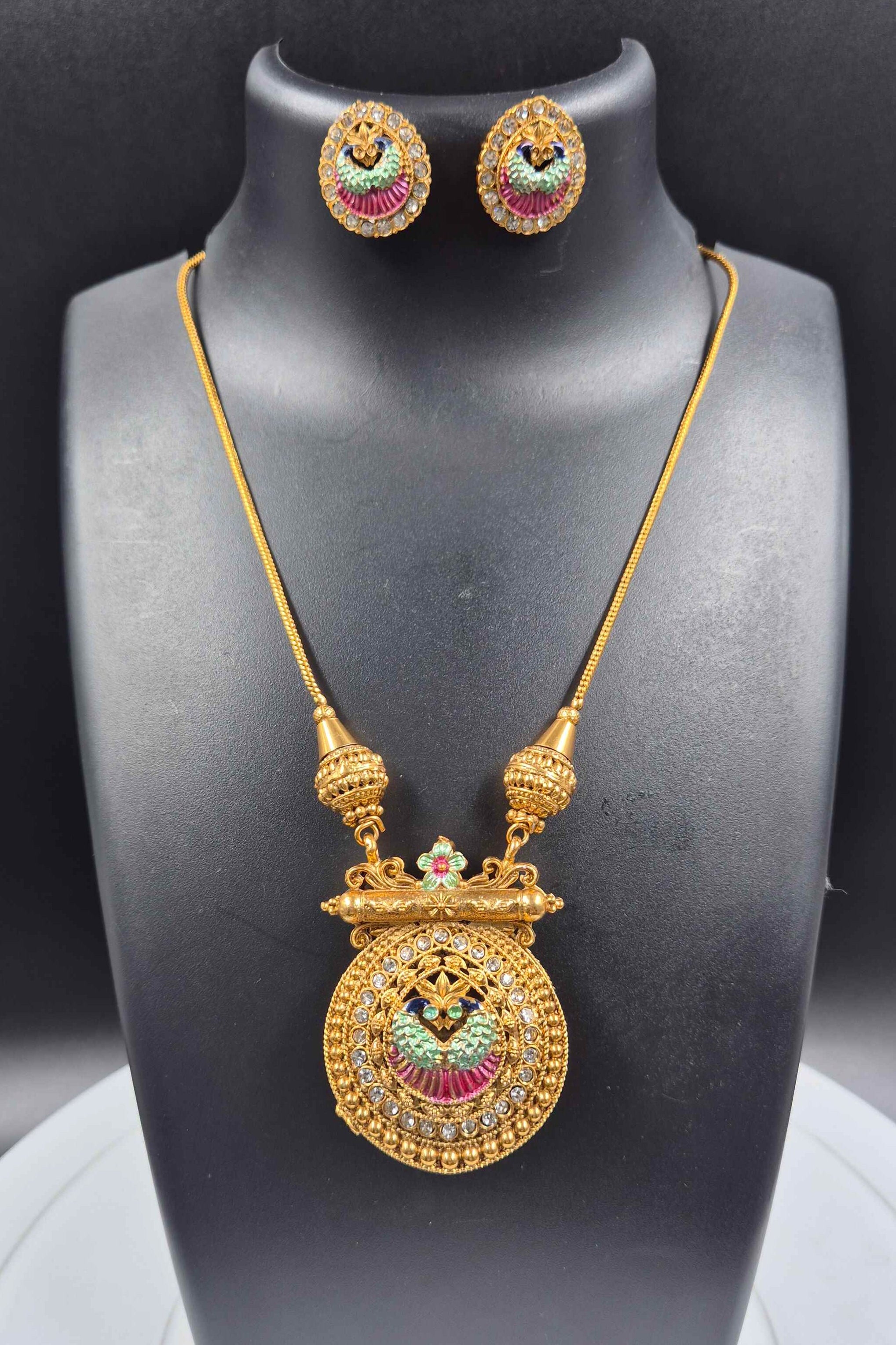 Double sided round pendant-Peacock in pearl design on one side+ Green Pallaka design on another side.