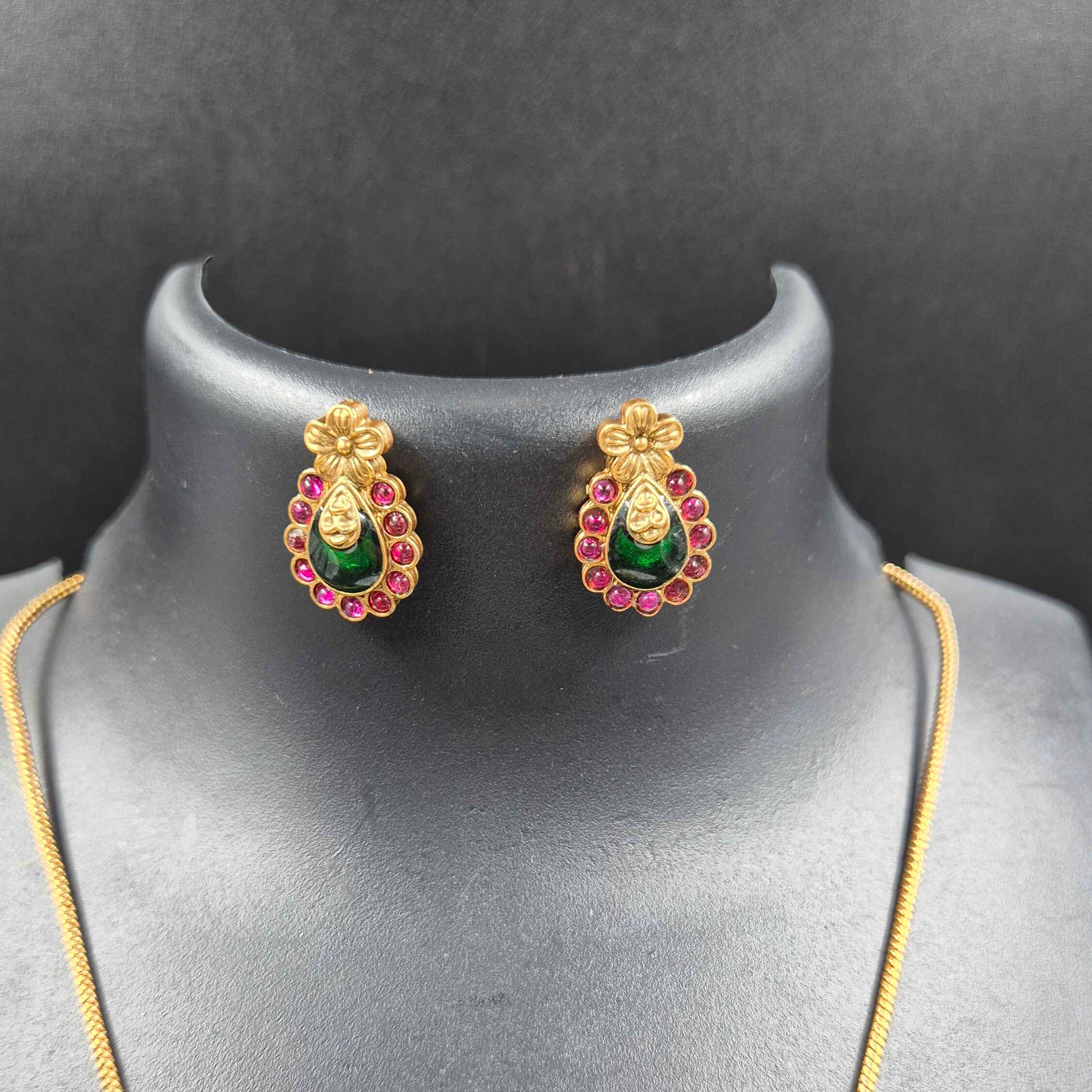 Double sided round pendant-Peacock in pearl design on one side+ Green Pallaka design on another side.