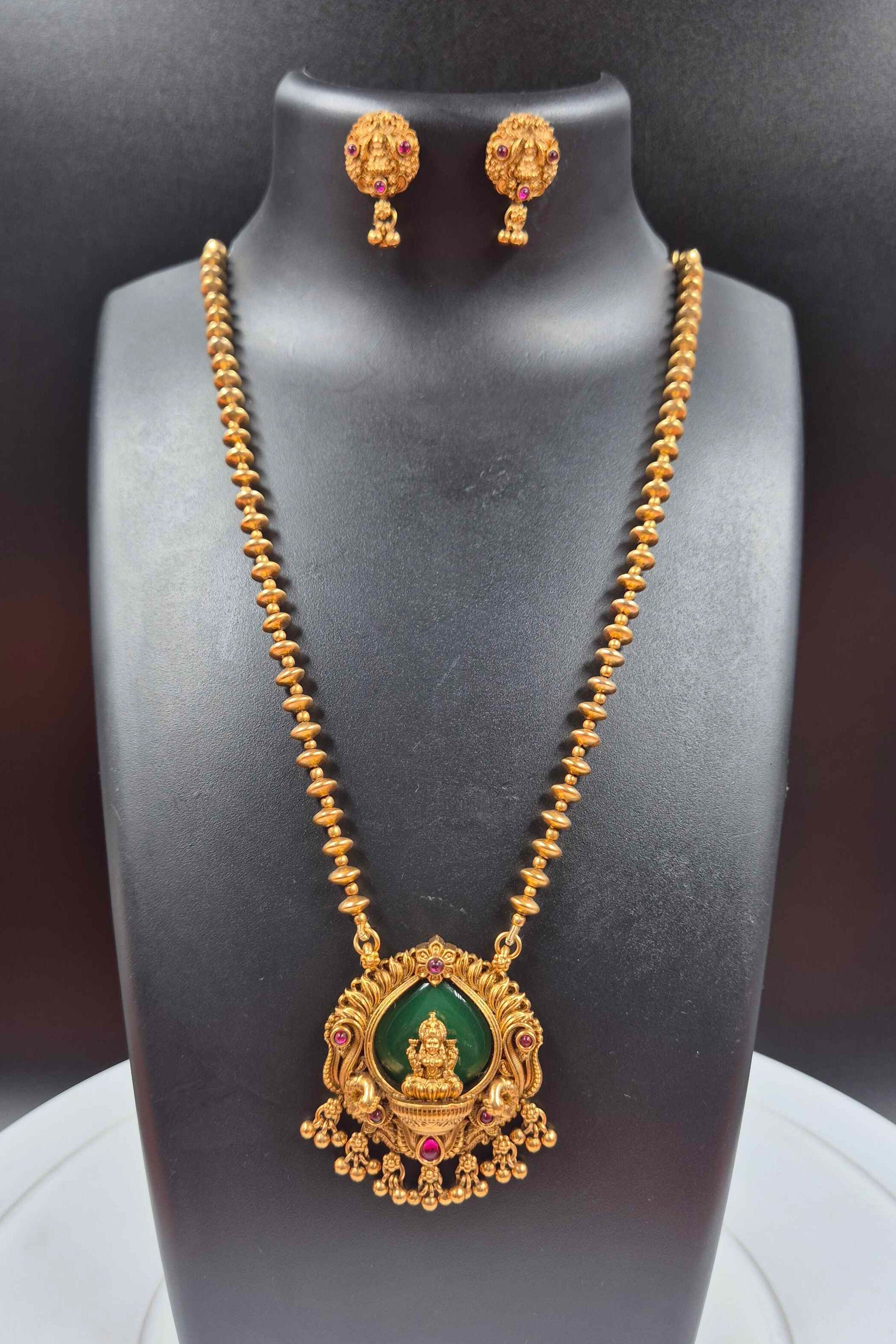 Lakshmi Emerald Heritage Pendant Set – Antique Gold Temple Necklace with Stud Earrings