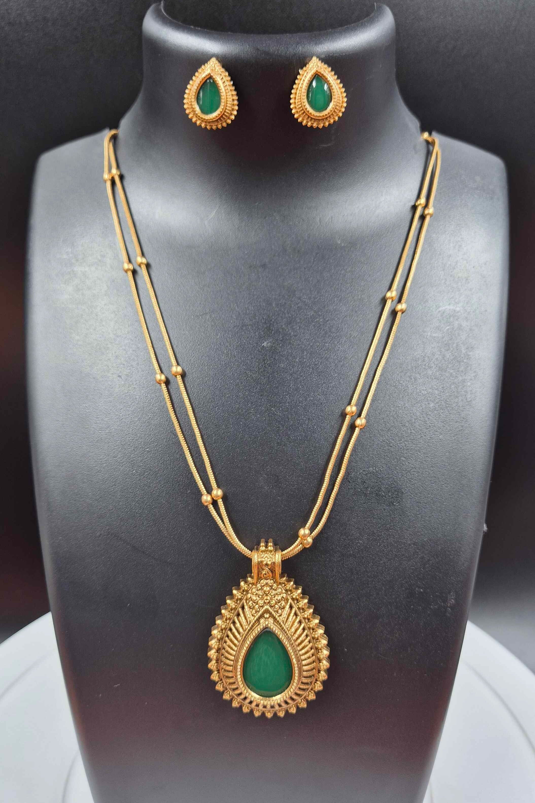 Elegant Double-Layer Green  palakka Teardrop Pendant Necklace Set with Matching Studs