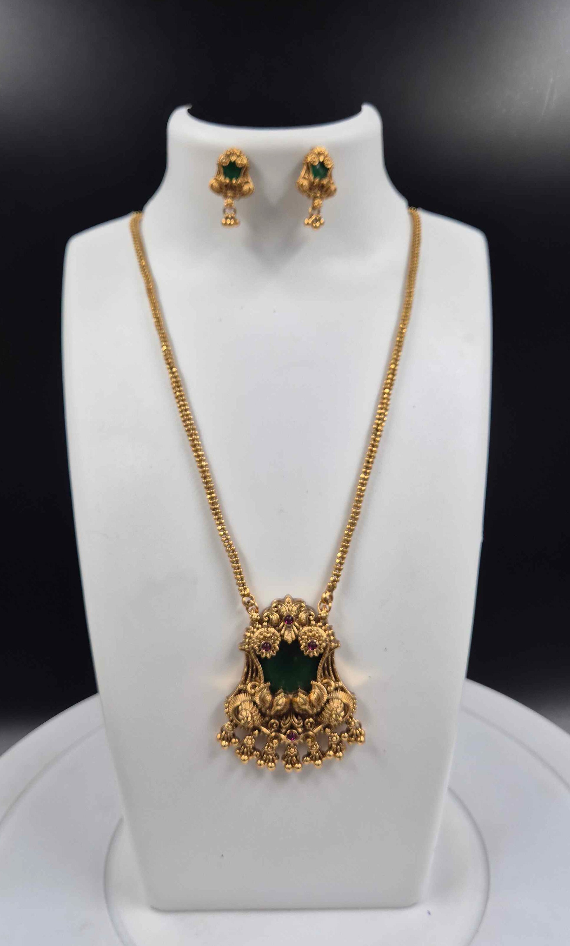 Antique Gold Green Stone Pendant Necklace Set with Matching Earrings