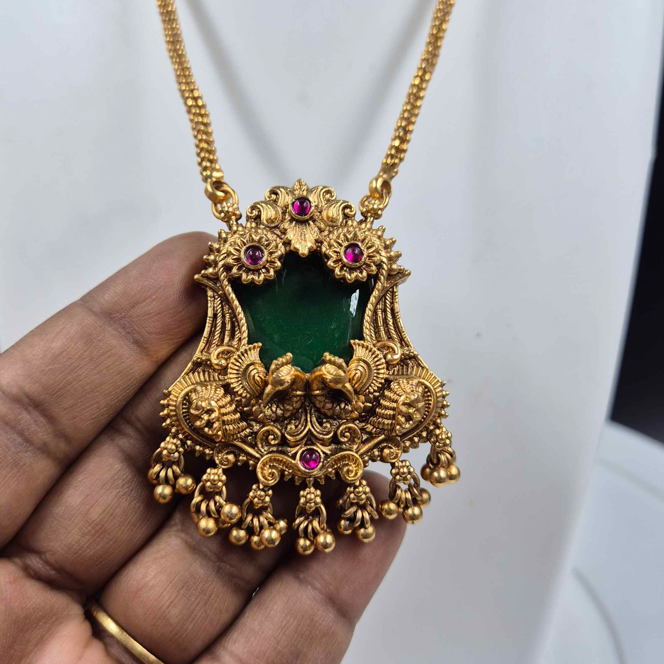 Antique Gold Green Stone Pendant Necklace Set with Matching Earrings