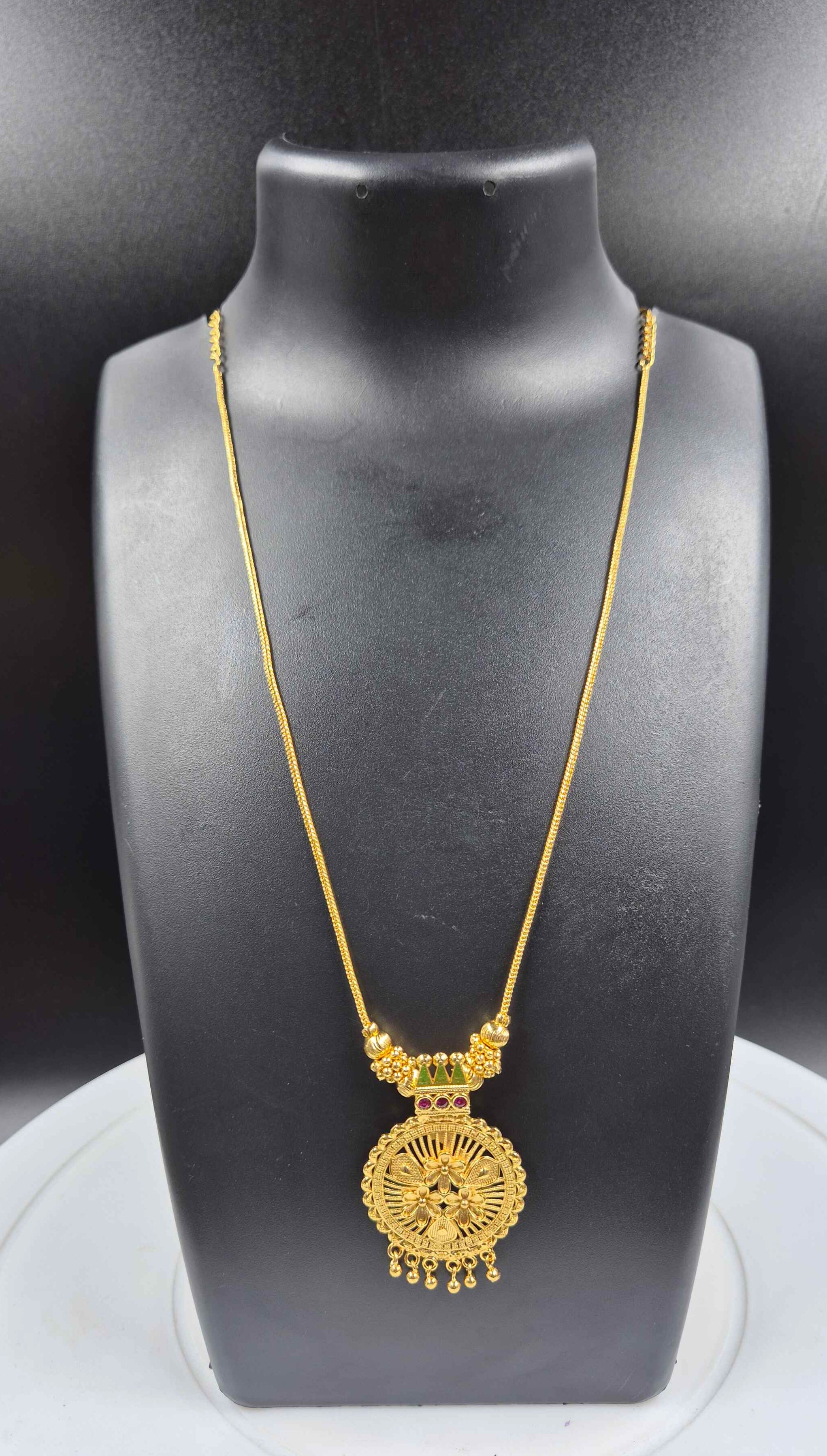 Minimal Gold Floral Round Pendant Necklace for Women