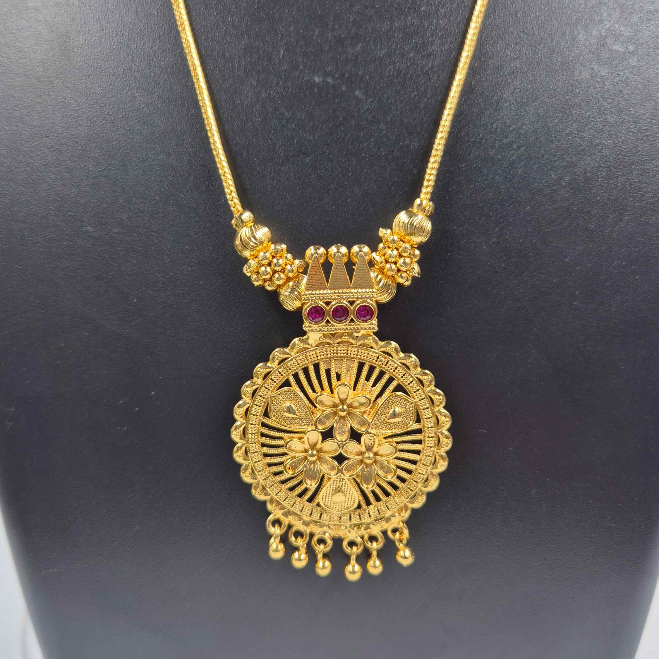 Minimal Gold Floral Round Pendant Necklace for Women