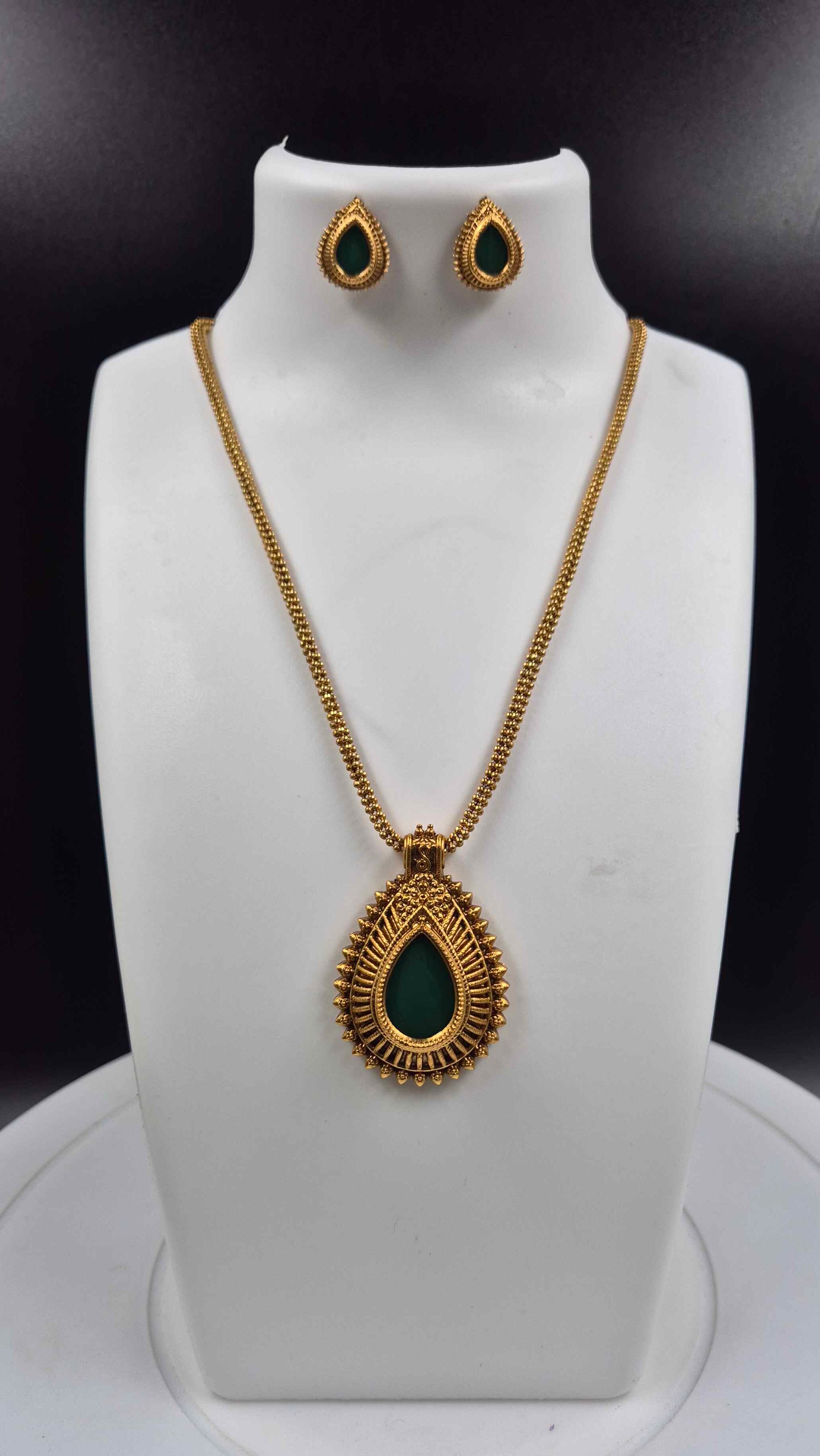 Antique Gold Green Teardrop Pendant Necklace Set with Matching Stud Earrings