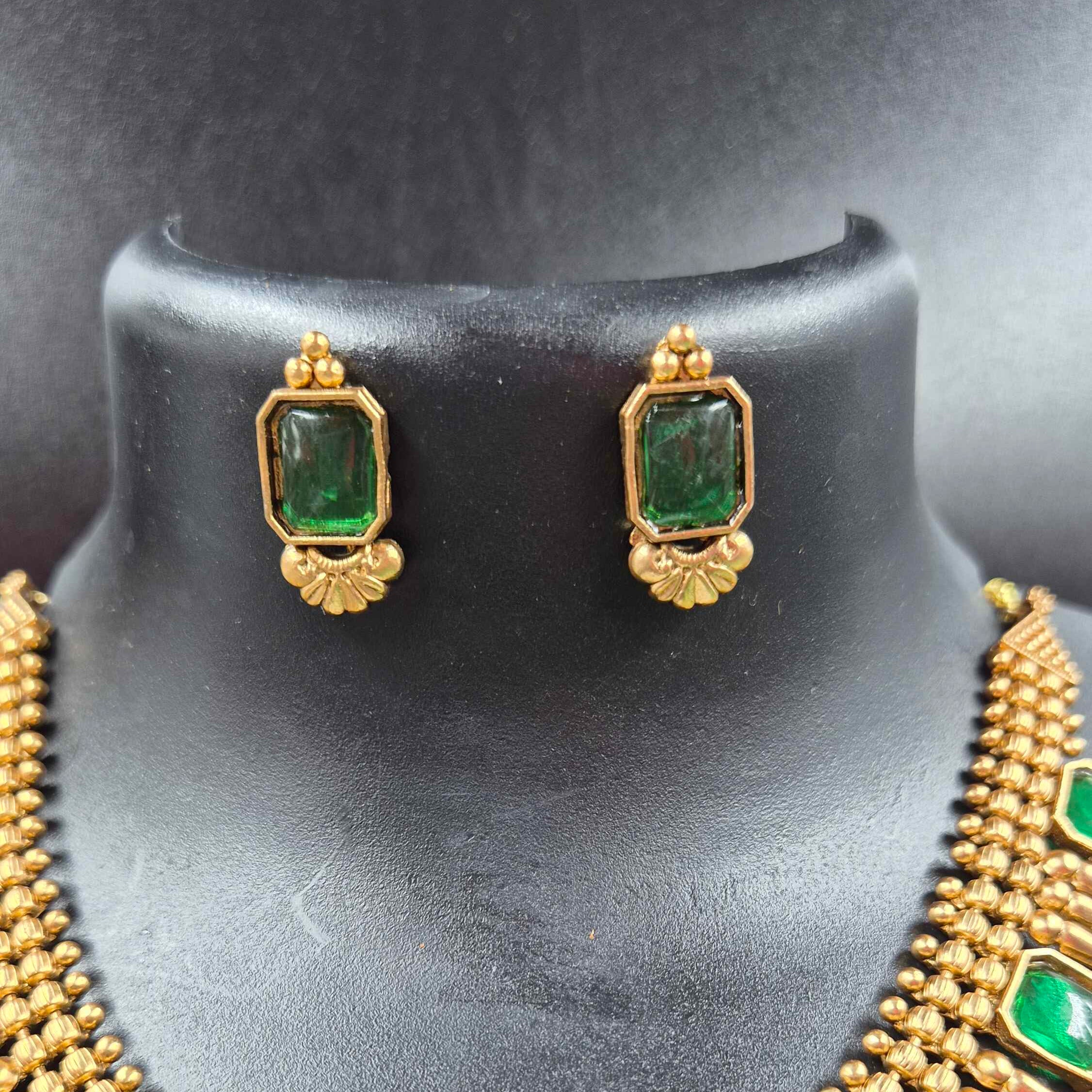 Antique Gold, Green Stone and pichi mottu Necklace Set | Statement Choker Necklace with Stud Earrings