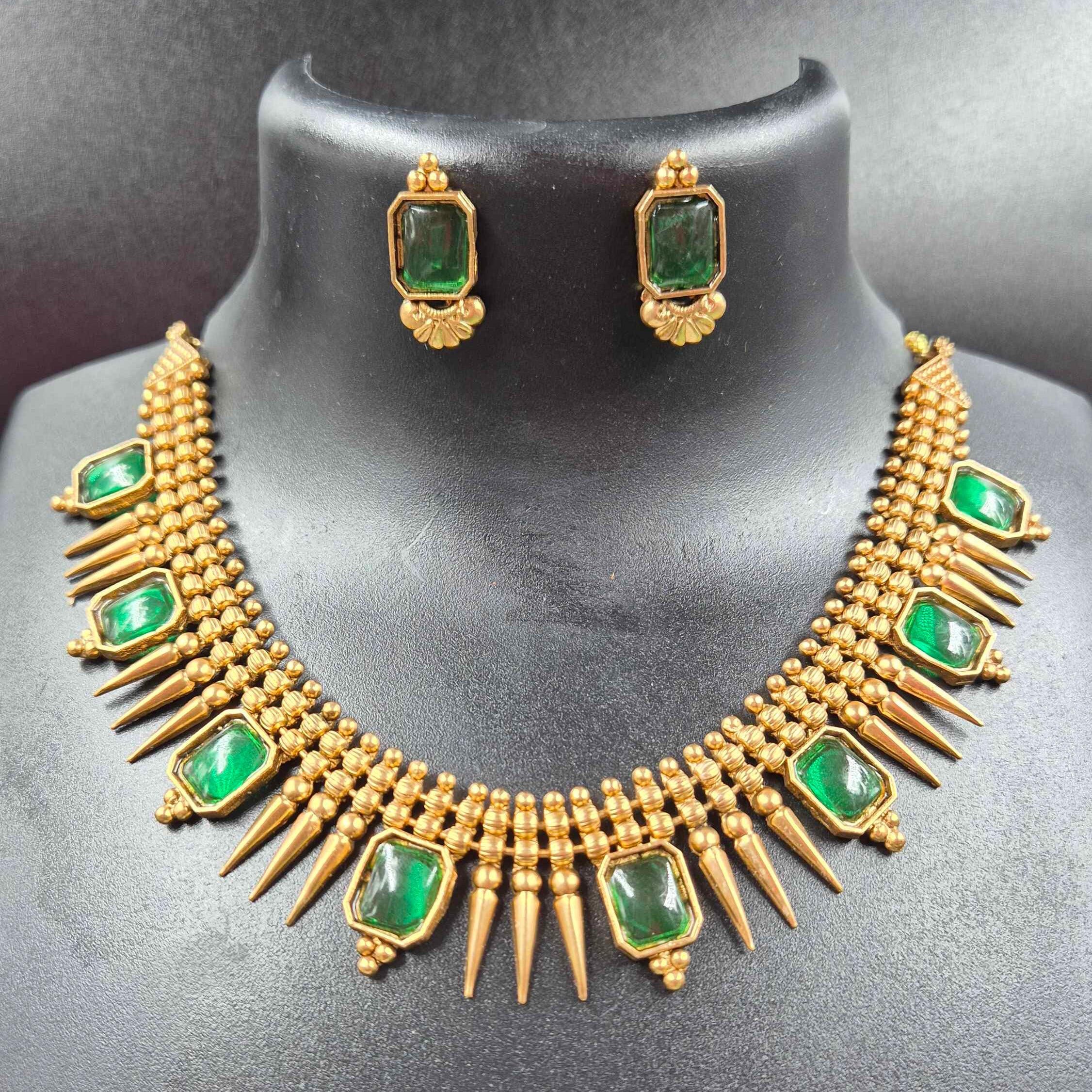 Antique Gold, Green Stone and pichi mottu Necklace Set | Statement Choker Necklace with Stud Earrings