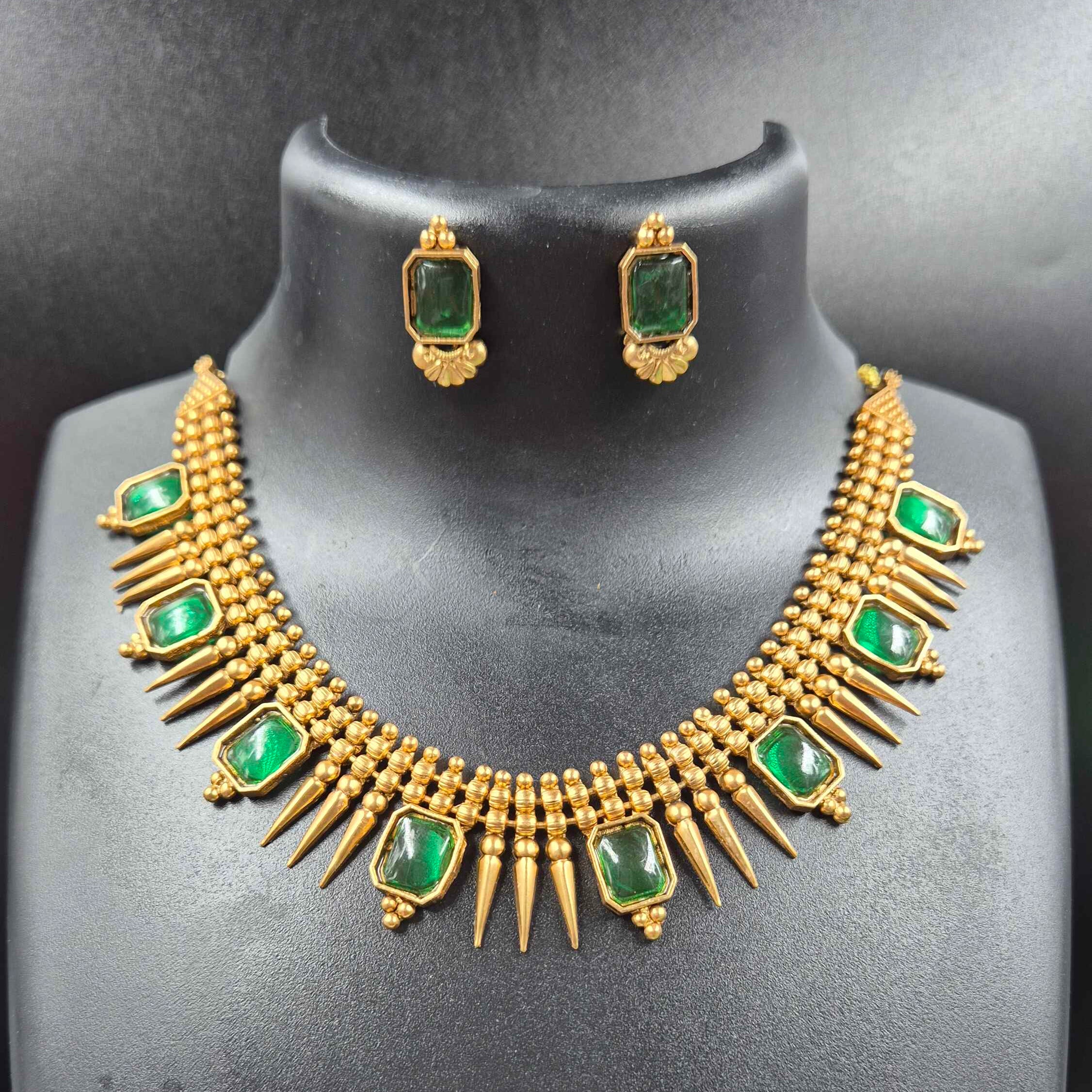 Antique Gold, Green Stone and pichi mottu Necklace Set | Statement Choker Necklace with Stud Earrings