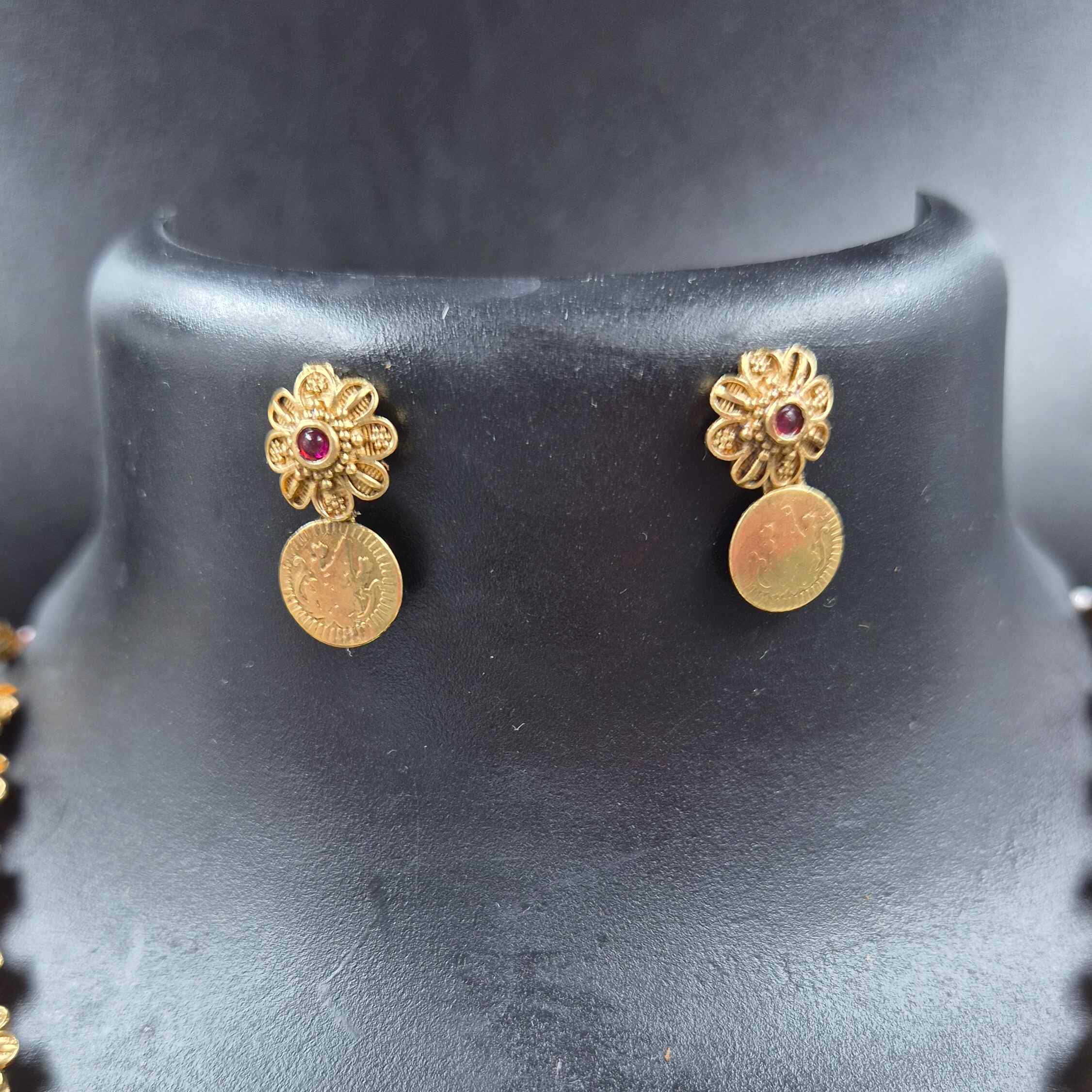 Antique Gold Coin Necklace Set | Traditional Kerala Kasu Mala with Floral Motifs & Stud Earrings