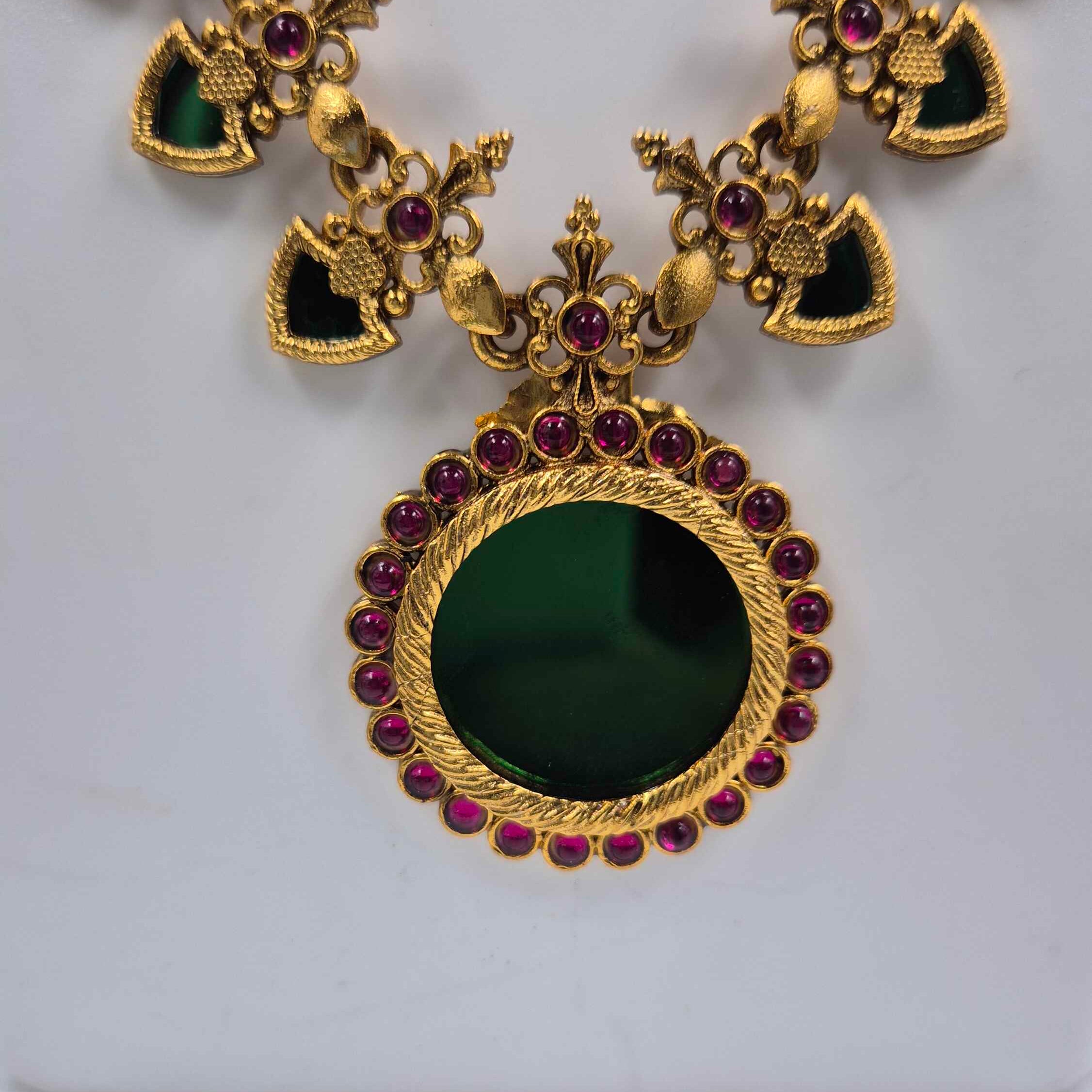 Green pallakka Stone Kerala Traditional set with Matching Earrings