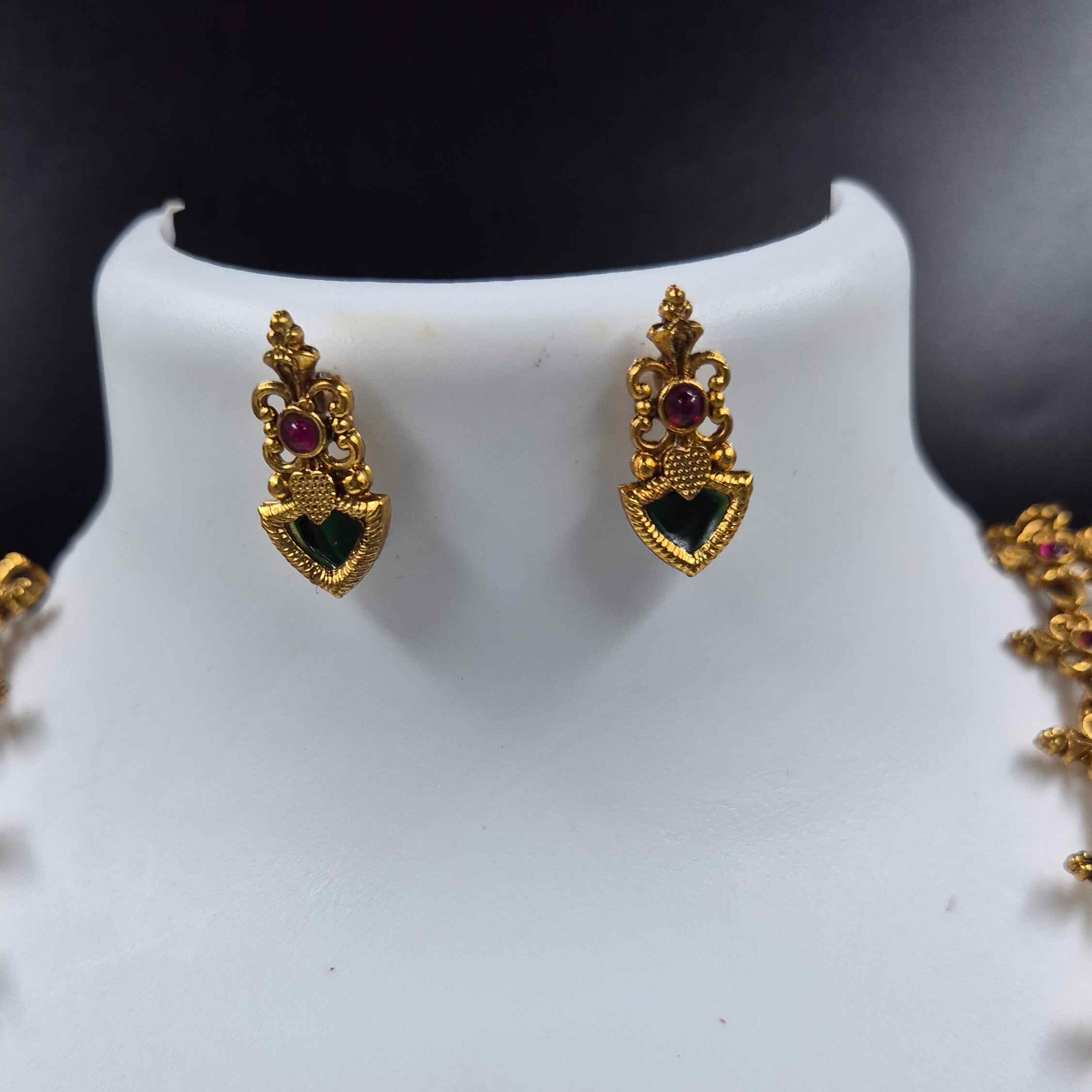 Green pallakka Stone Kerala Traditional set with Matching Earrings