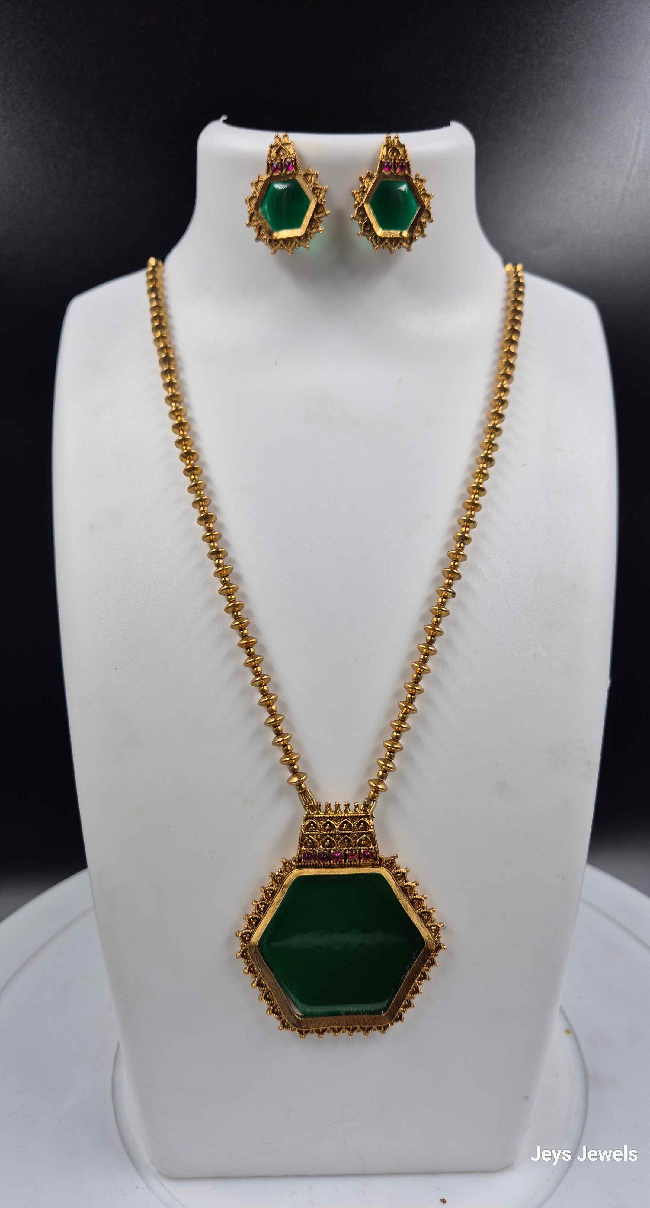 Green Hexagon Stone Necklace Set with Matching Earrings