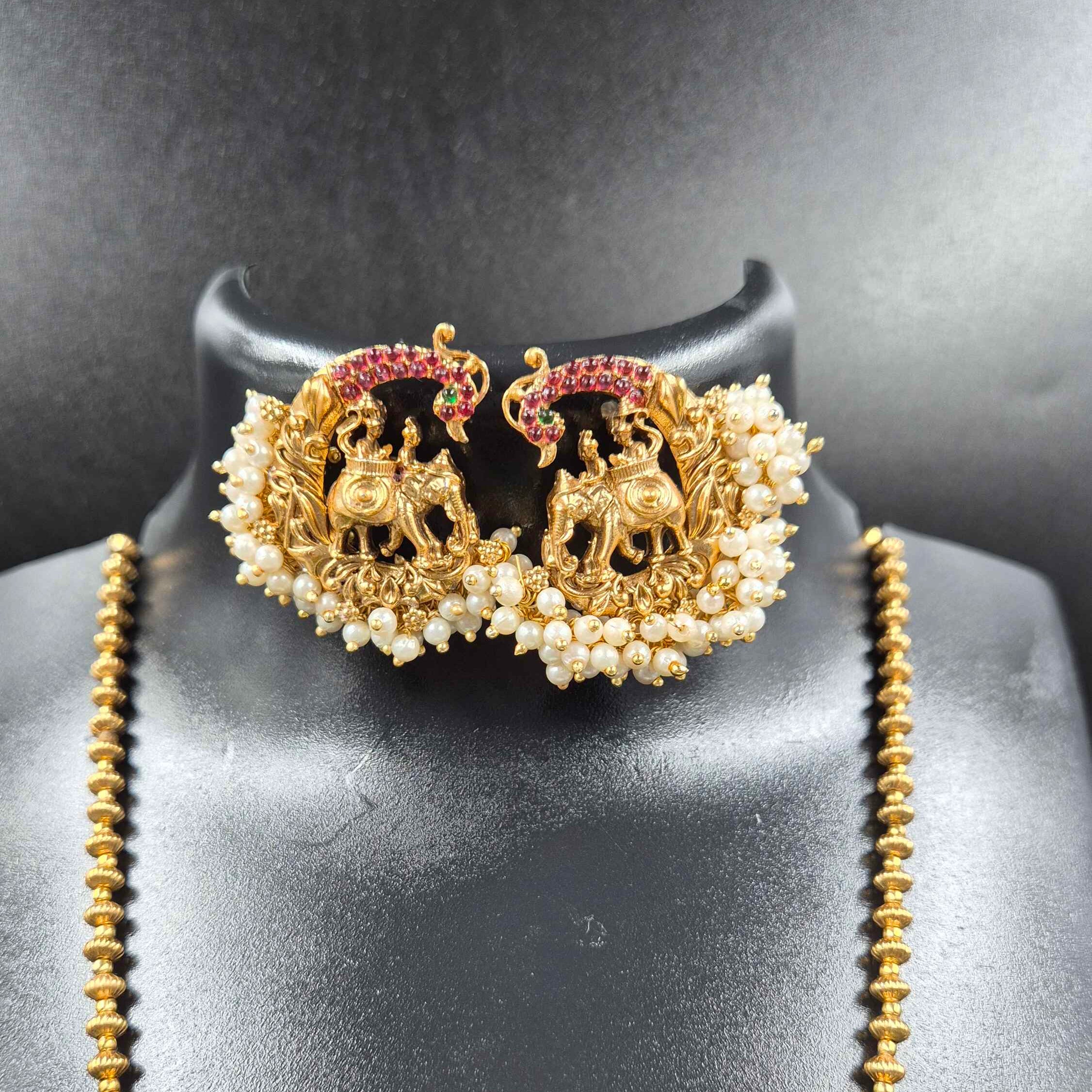 King on top of elephant motif pendant haram with pearl hangings.