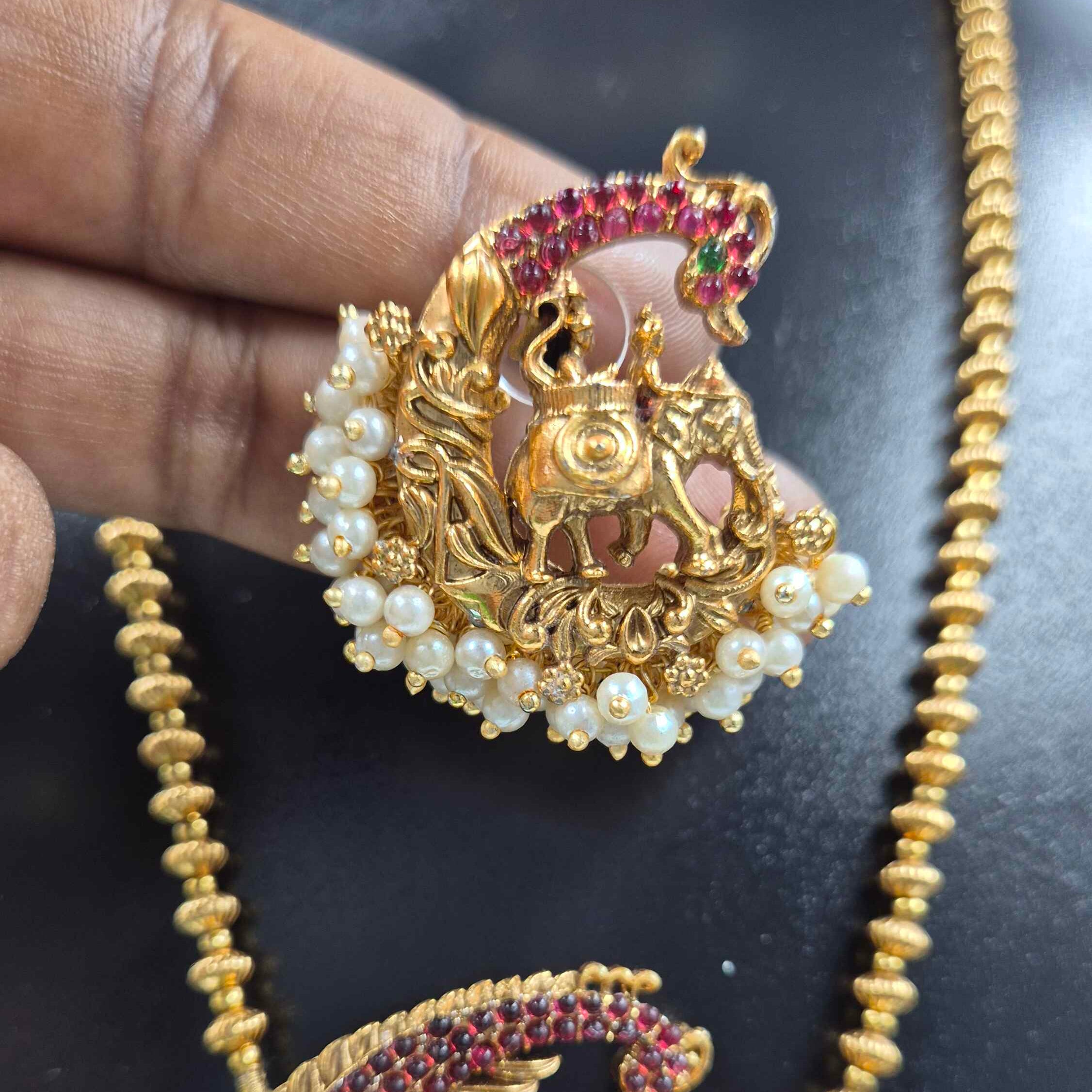 King on top of elephant motif pendant haram with pearl hangings.