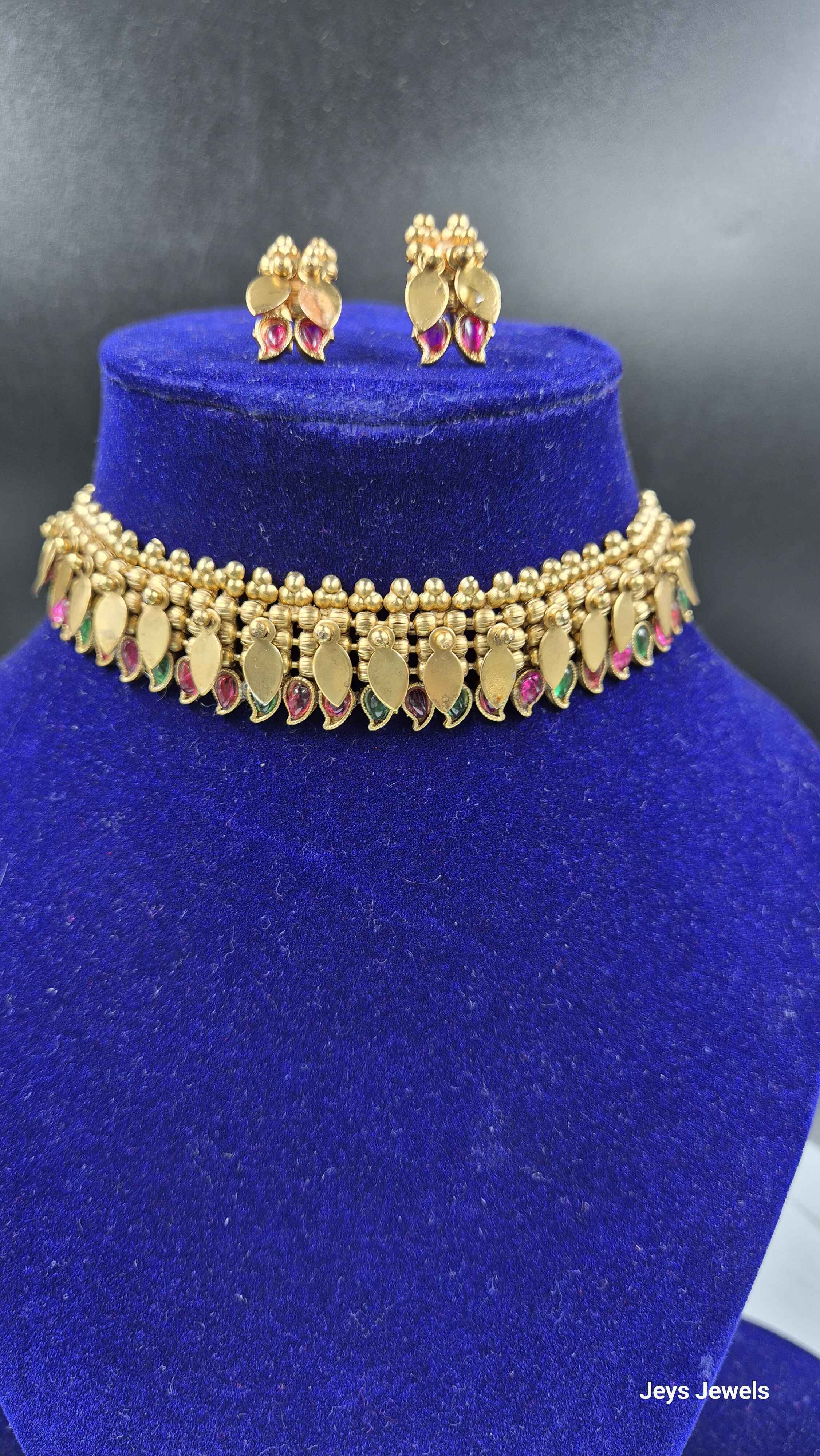 Kerala style elakkathali with green a nd red stoned mango design