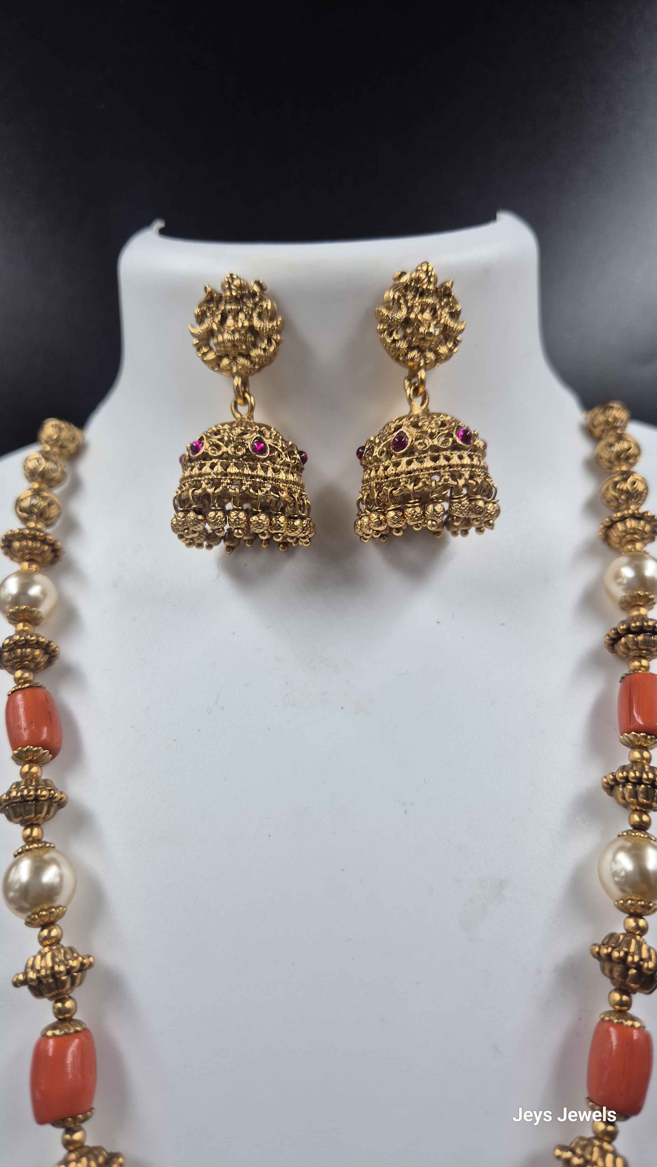 Lakshmi Temple Necklace with Coral Beads and green pallaka pendant