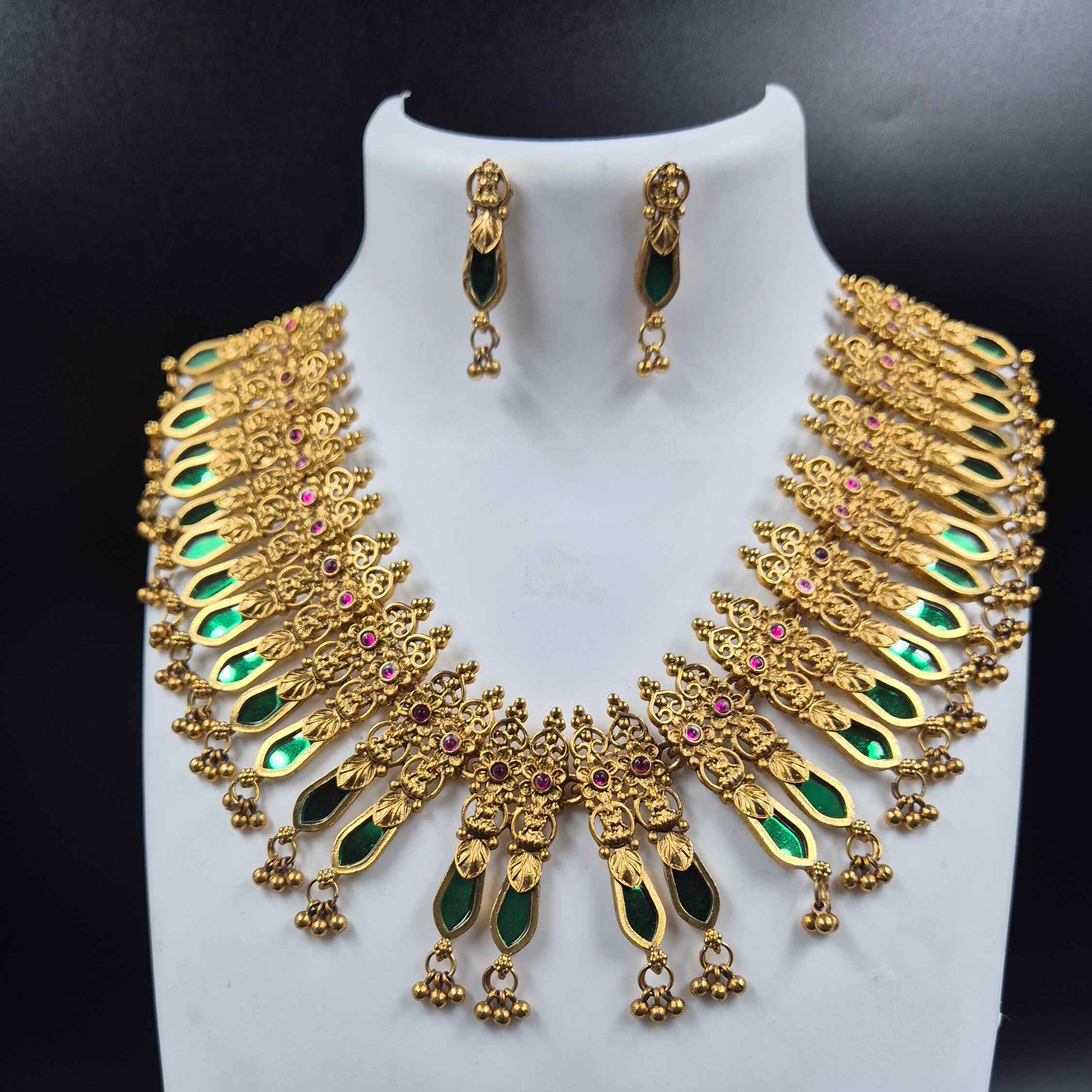Green Pallakka Choker Necklace Set | Traditional Gold Jewellery