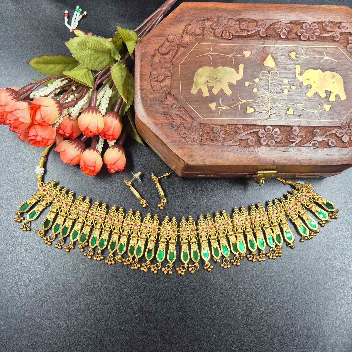 Green Pallakka Choker Necklace Set | Traditional Gold Jewellery