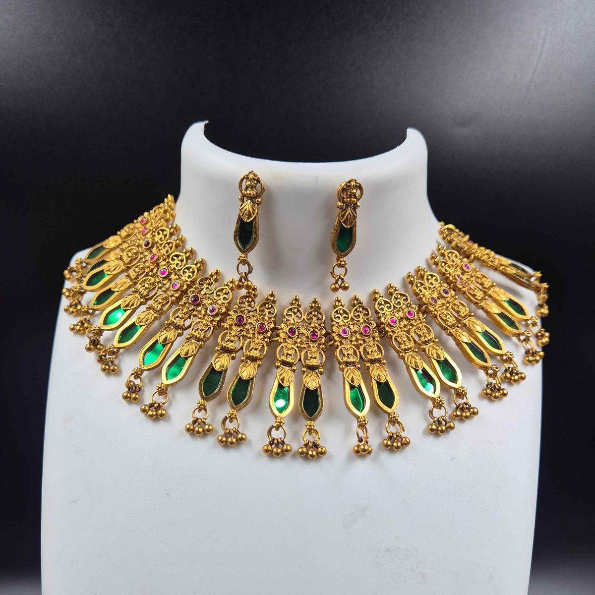 Green Pallakka Choker Necklace Set | Traditional Gold Jewellery