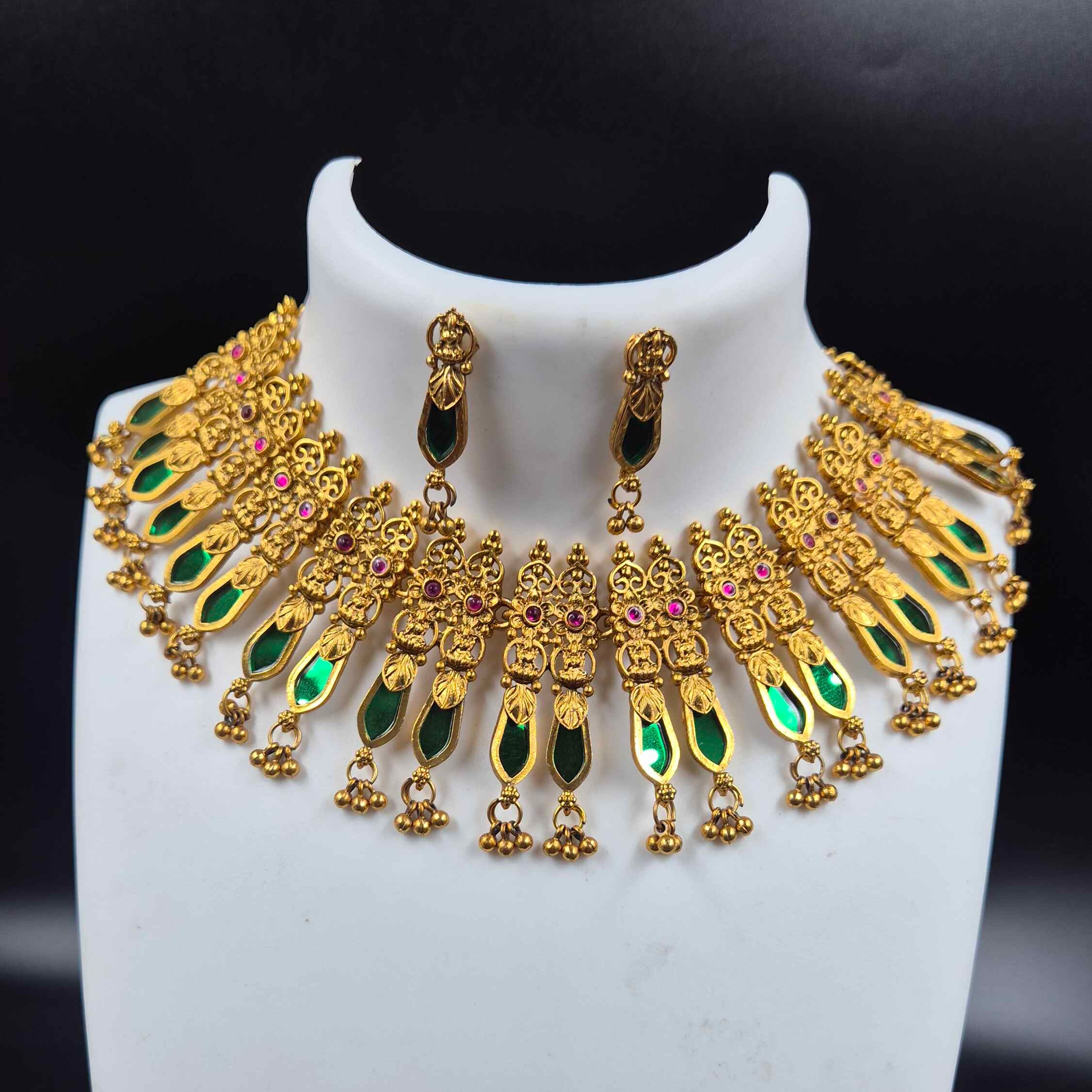 Green Pallakka Choker Necklace Set | Traditional Gold Jewellery