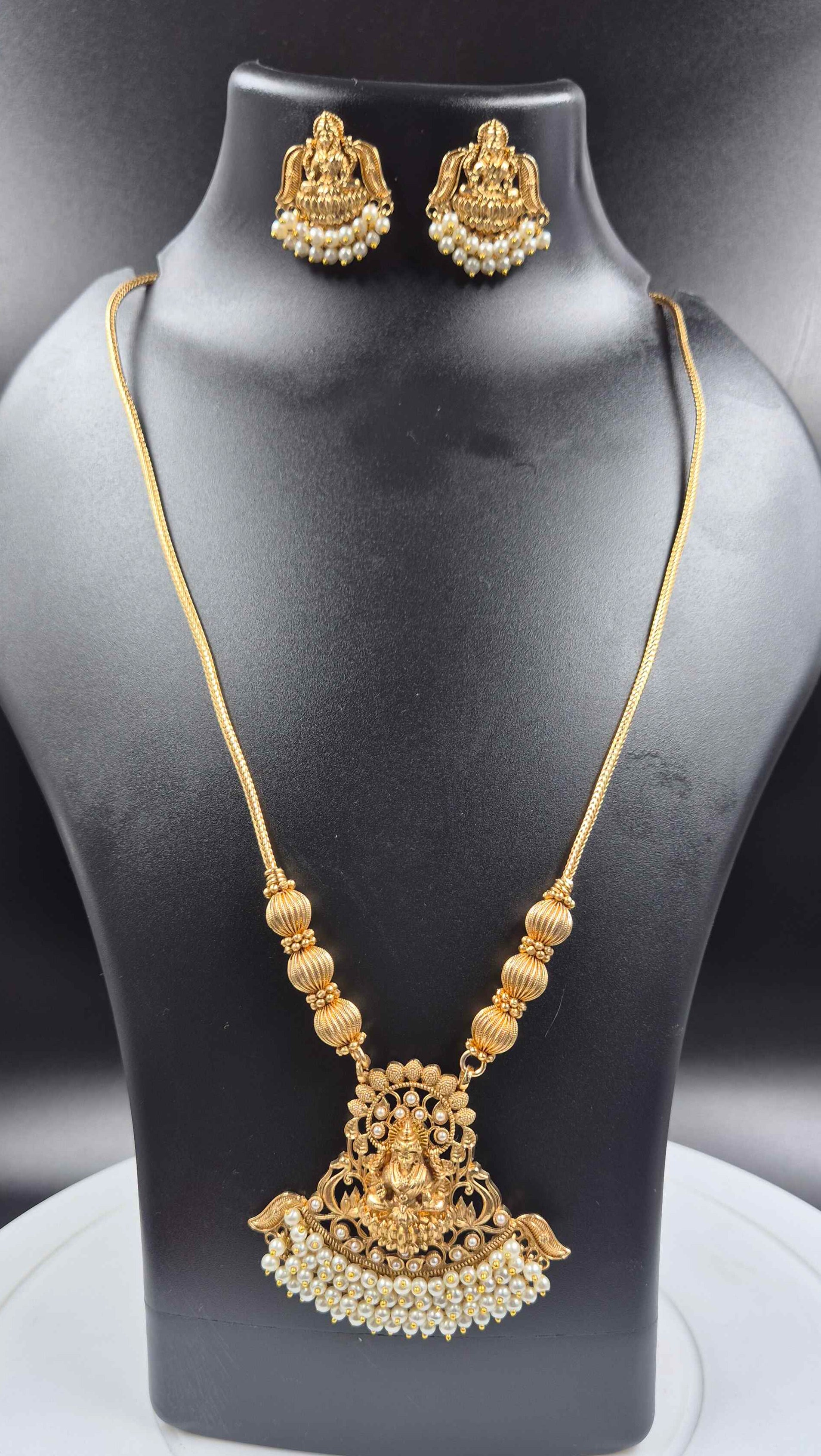 Goddess Lakshmi Pearl Pendant Necklace Set | Temple Jewellery  💛 Product Description