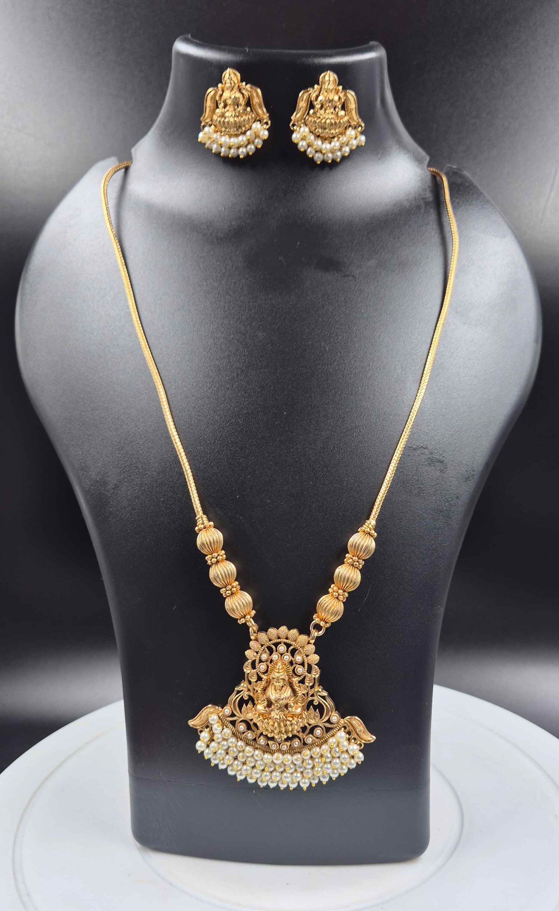 Goddess Lakshmi Pearl Pendant Necklace Set | Temple Jewellery  💛 Product Description