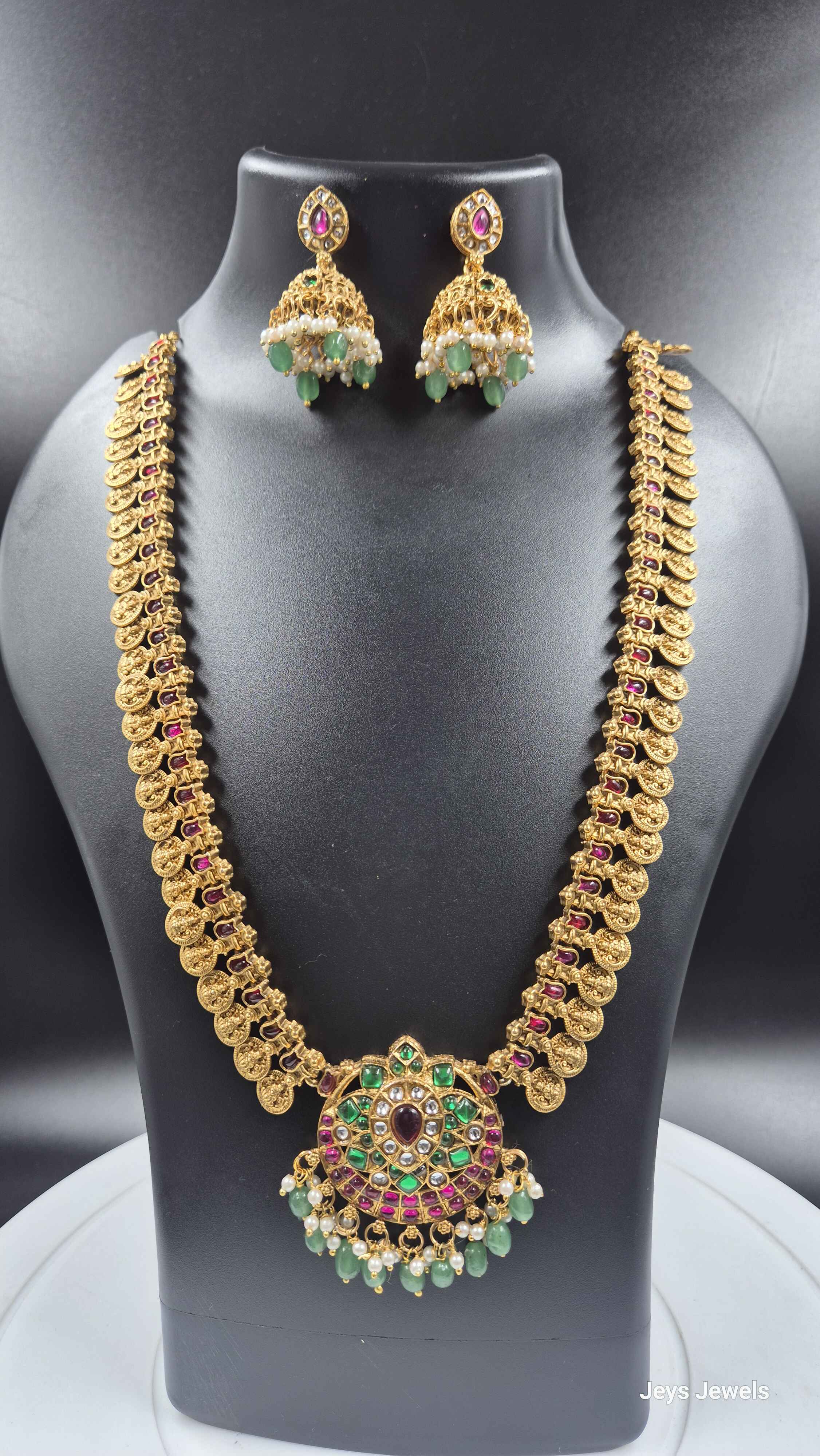 Traditional Kemp Necklace Set with Green Beads & Coin Motif