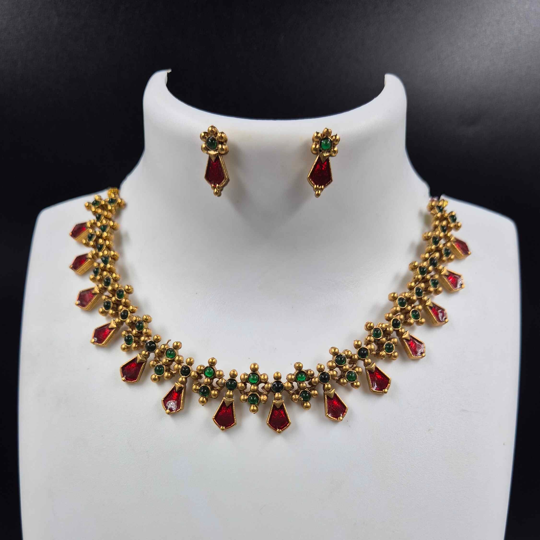 Red hanging pallaka with green stoned chain necklace